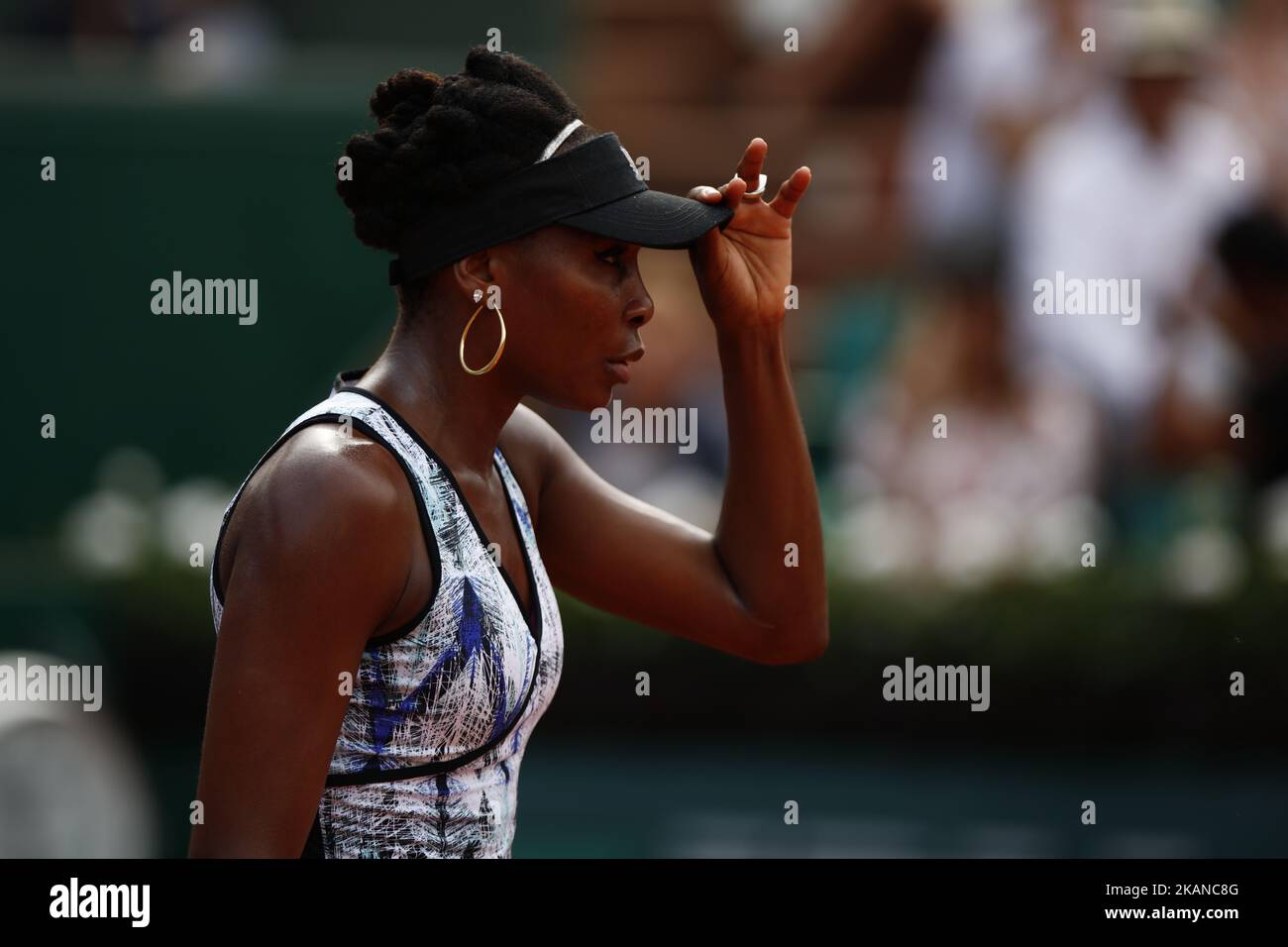 US Venus Williams reacts to China's Wang Qiang during their tennis match at the Roland Garros 2017 French Open on May 28, 2017 in Paris. (Photo by Mehdi Taamallah/NurPhoto) *** Please Use Credit from Credit Field *** Stock Photo
