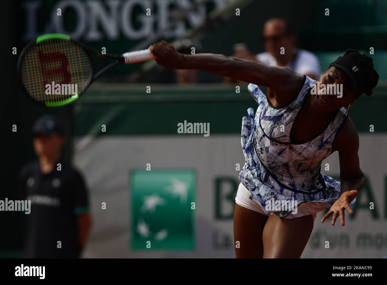 US Venus Williams serves to China's Wang Qiang during their tennis match at the Roland Garros 2017 French Open on May 28, 2017 in Paris. (Photo by Mehdi Taamallah/NurPhoto) *** Please Use Credit from Credit Field *** Stock Photo