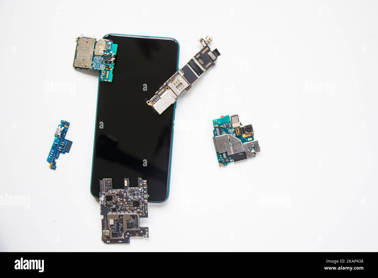 Microship Phone Electronic motherboard, isometric processor microchip of mobile phone ...