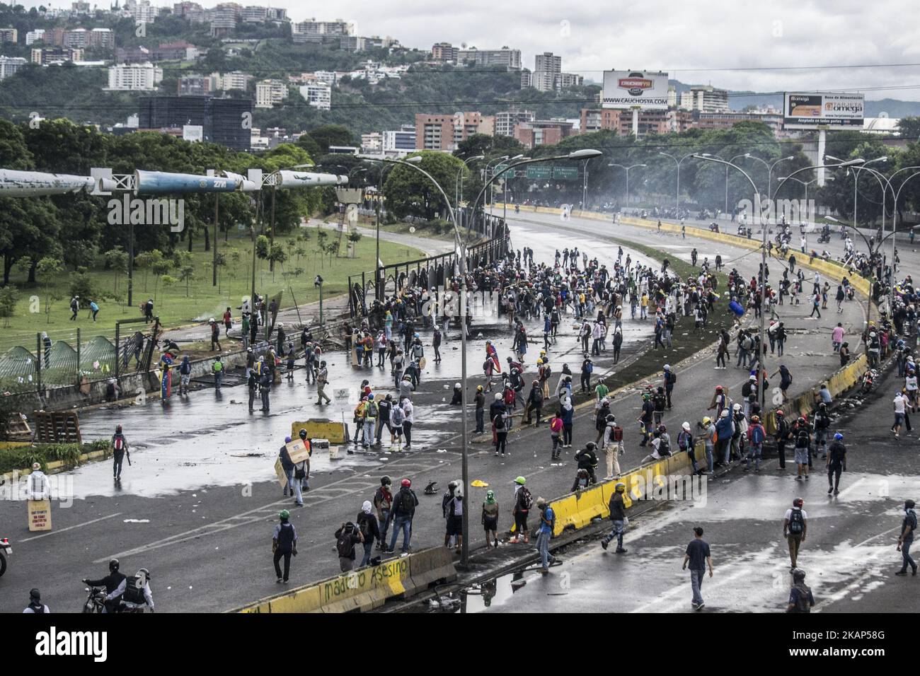 'La Carlota' Air Base under attack by opposition supportes during a demonstration. Caracas on Saturday 24 of June. This July 9th, Venezuela will reach 100 days of protest against the government of Nicolás Maduro. Over 90 people died, more than 400 people arrested, thousands of people had been injured. (Photo by Miguel Rodriguez/NurPhoto) *** Please Use Credit from Credit Field *** Stock Photo