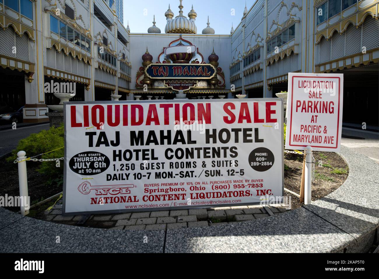 Members of the public browse hallways and some of the 1250 rooms during a large scale liquidation sale at the former Trump Taj Mahal Casino and resort, in Atlantic City, on July 8, 2017. The property recently changed hands for $50 million and will be redeveloped in a Hard Rock Cafe owned resort. (Photo by Bastiaan Slabbers/NurPhoto) *** Please Use Credit from Credit Field *** Stock Photo