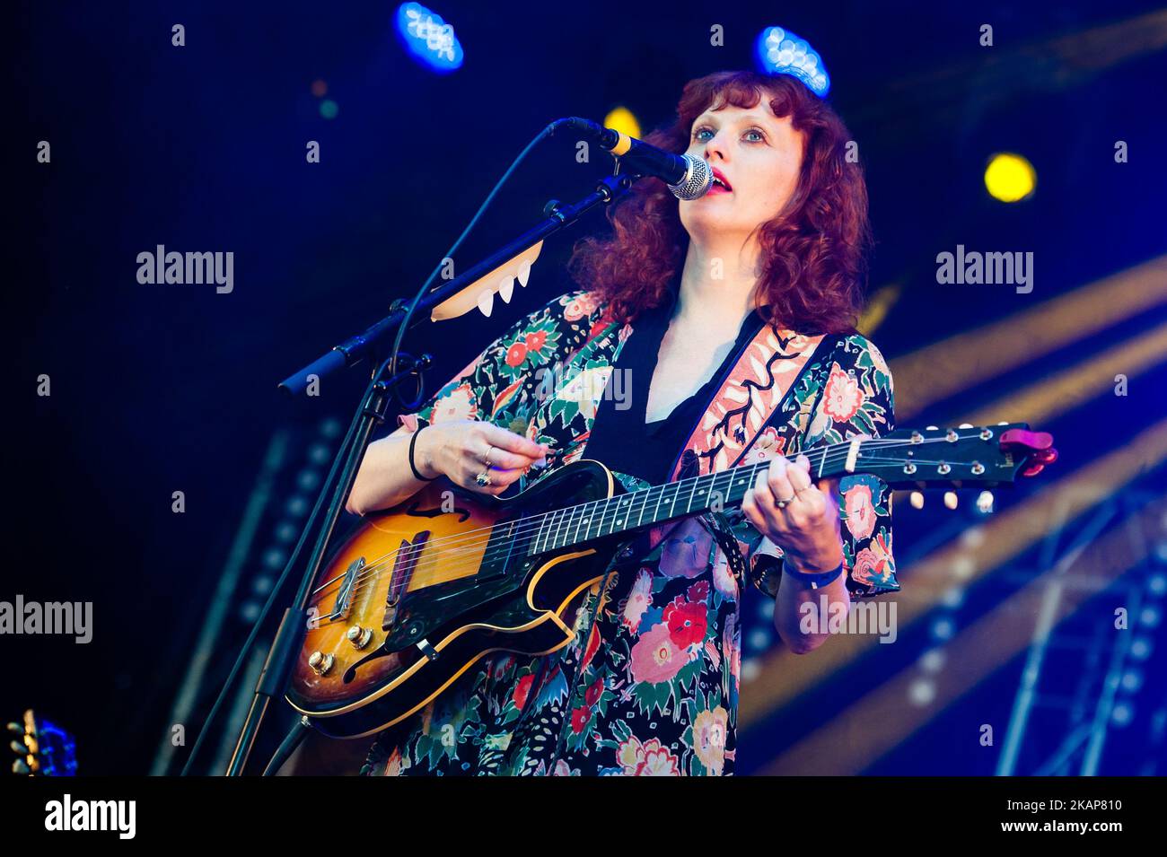The English model and singer-songwriter Karen Elson performs onstage at the Valkhof Festival during the four day celebration in Nijmegen,Netherlands on July 17, 2017. (Photo by Romy Arroyo Fernandez/NurPhoto) *** Please Use Credit from Credit Field *** Stock Photo
