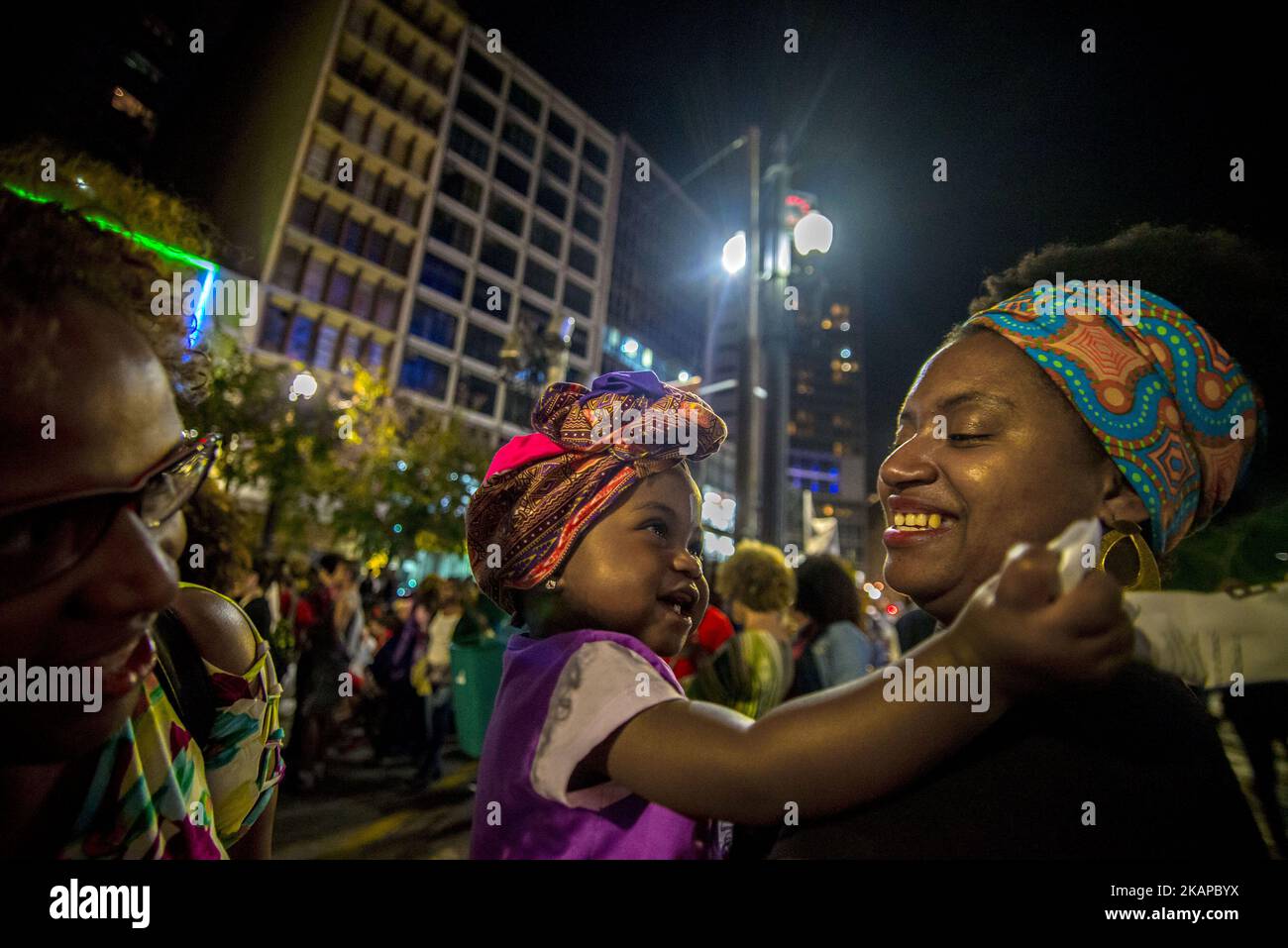 Indigenous women defend hi-res stock photography and images - Alamy