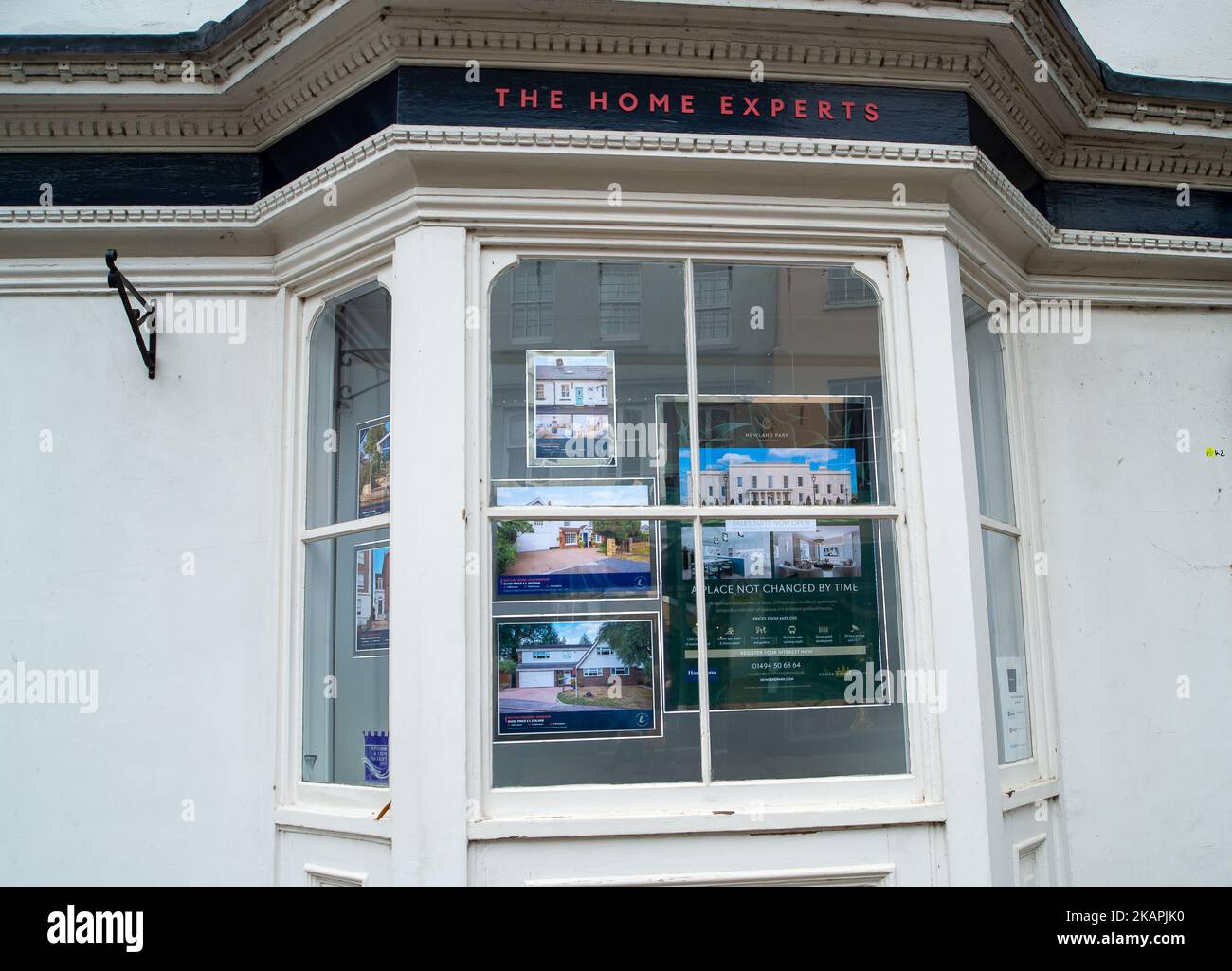 Hamptons estate agents window hires stock photography and images Alamy