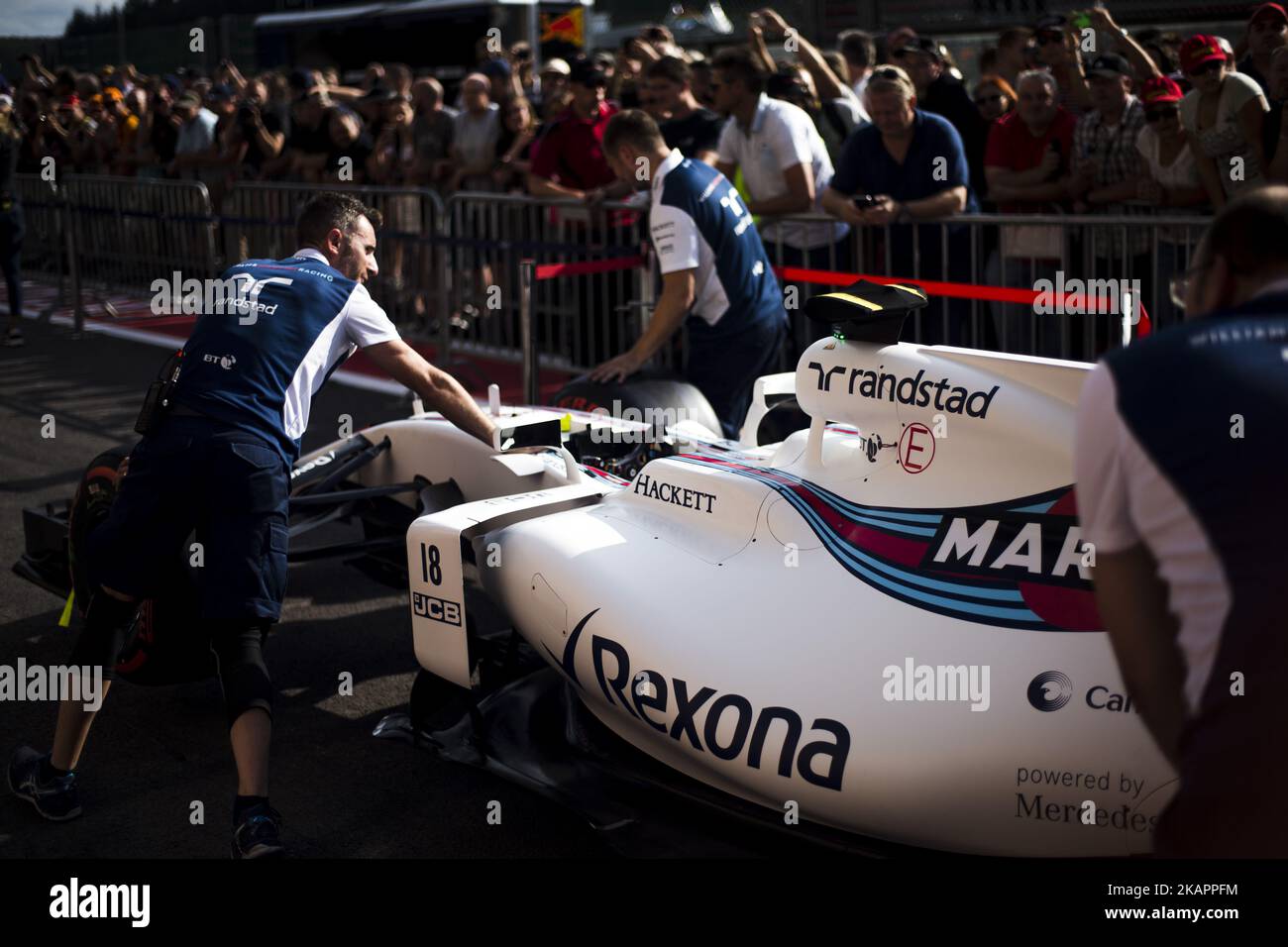Williams F1 mechanics working during the Formula One Belgian Grand Prix at Circuit de Spa-Francorchamps on August 24, 2017 in Spa, Belgium. (Photo by Xavier Bonilla/NurPhoto) Stock Photo