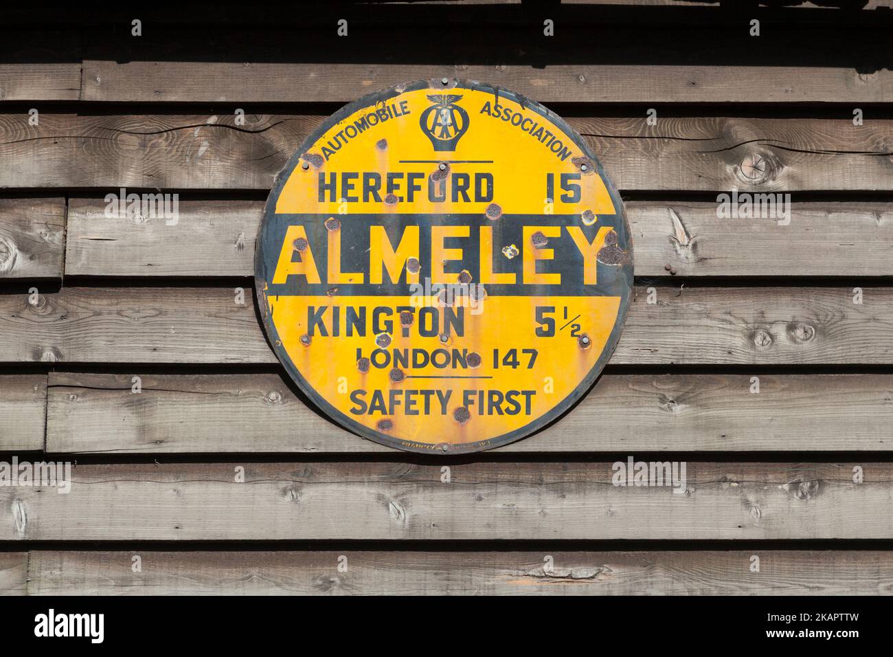 Old AA road sign, Almeley, Herefordshire Stock Photo