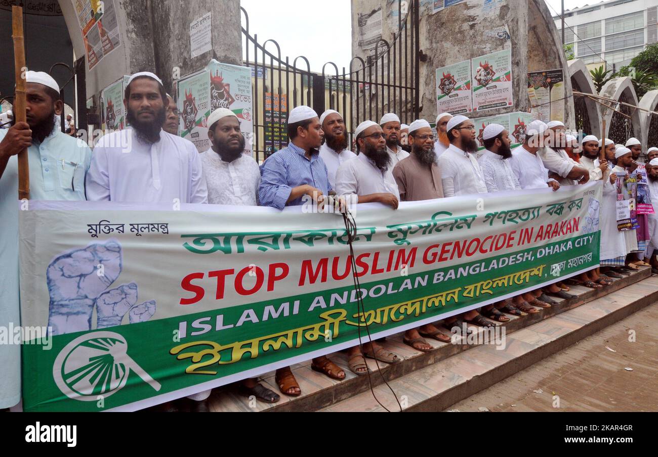 Bangladeshi Muslims protests at Baitul Makaram National Mosque in Dhaka, Bangladesh on September 8, 2017, demanding an end to the persecution of Rohingyas in Myanmar. Ganajagaran Mancha, a platform of youths in Bangladesh that campaigns for highest punishment for those found guilty in committing genocide and war crimes in the country's liberation war in 1971, came out on Friday demanding an end of genocide against Rohingyas in Myanmar. (Photo by Sony Ramany/NurPhoto) Stock Photo