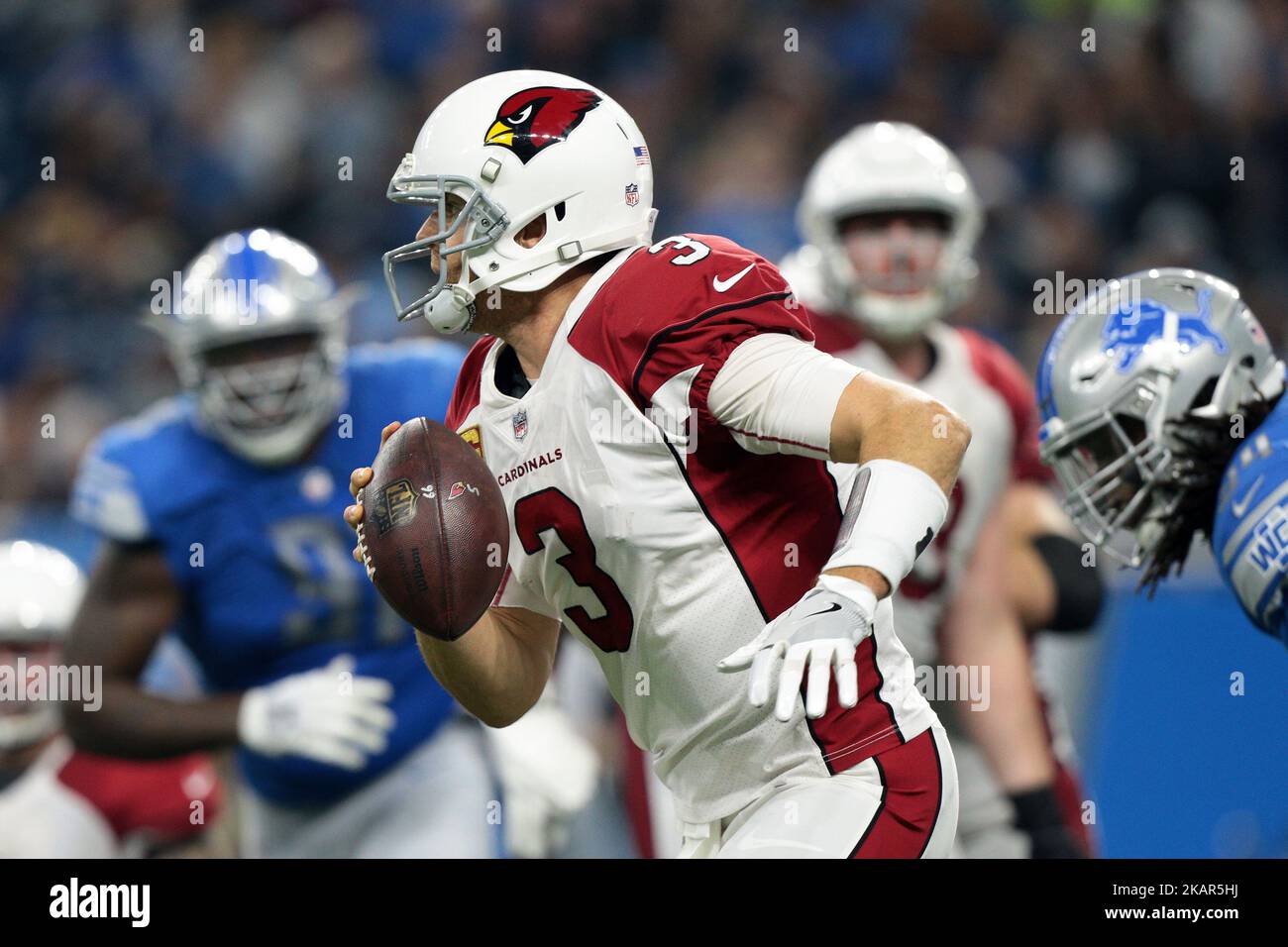 Arizona Cardinals quarterback Carson Palmer (3) hands off to