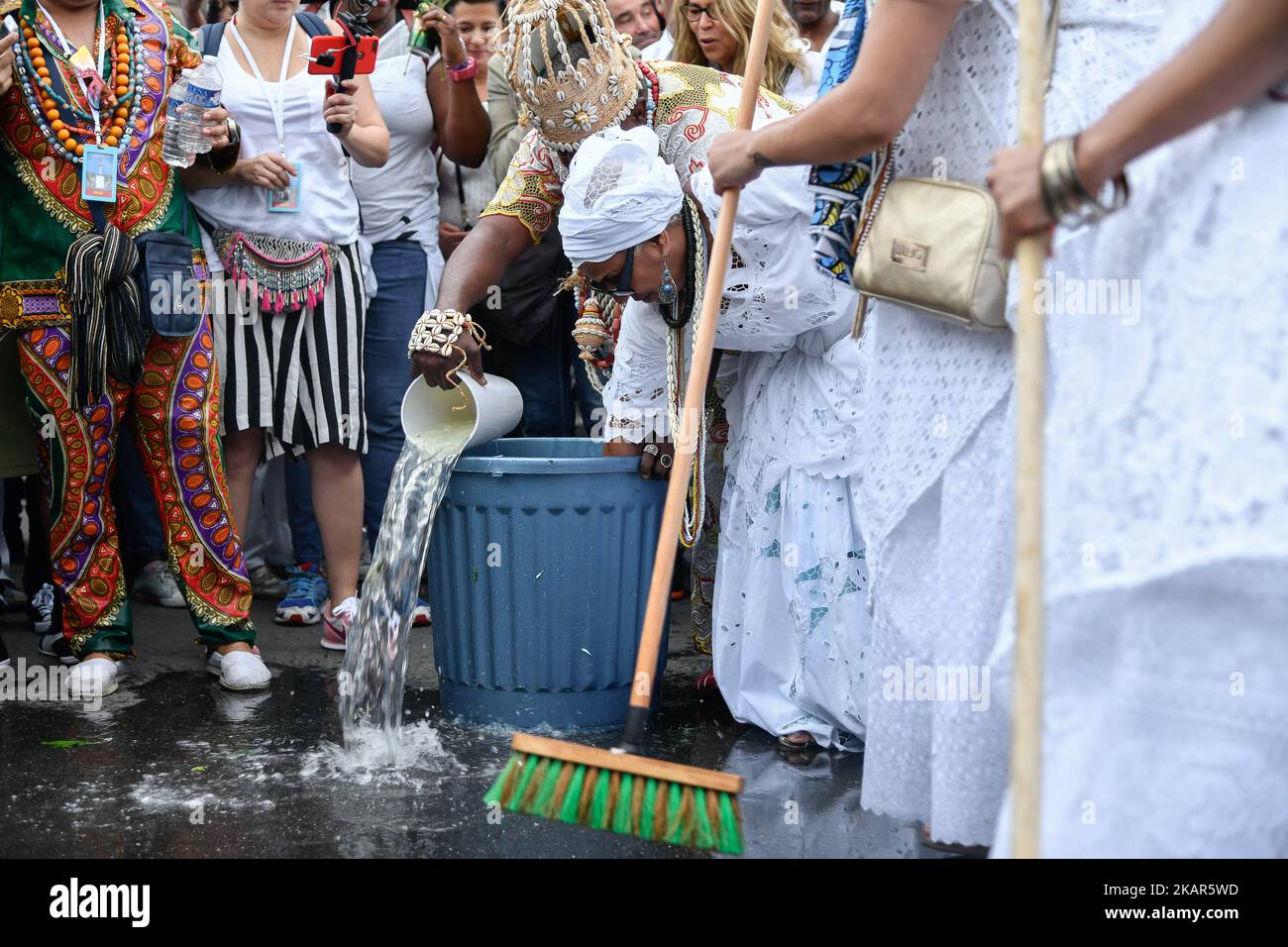 Lavage hi-res stock photography and images - Page 10 - Alamy