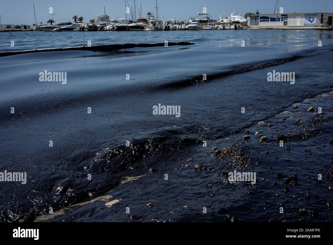 The oil slick from the Greek tanker Agia Zoni II, which sank off the island of Salamis, on one of the beaches of Athens Riviera. Athens, September 14, 2017. The small tanker 'Agia Zoni II' sank on September 10, whilst anchored off the coast of Salamis, near Greece's main port of Piraeus. It was carrying a cargo of 2,200 tons of fuel oil and 370 tons of marine gas oil. Salamis Island has suffered heavy pollution as a result in what has been called a 'major environmental disaster' by officials. (Photo by Kostis Ntantamis/NurPhoto) Stock Photo