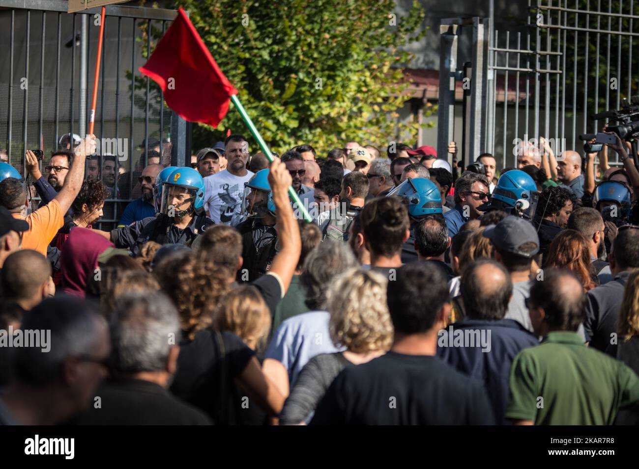 Clashes between anti-fascists and militants of CasaPound at Tiburtino III for the extraordinary City Council, convened at the request of the exponents of the far right to decide on the future of the centre of Reception of the Red Cross in Via del Frantoio, Rome, Italy, on 13 September 2017 (Photo by Andrea Ronchini/NurPhoto) Stock Photo