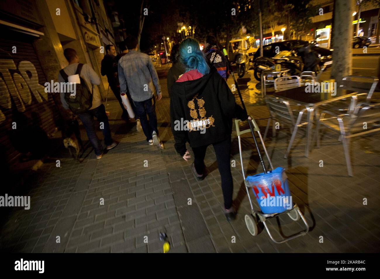 Members of the Popular Unity Candidature (CUP), distribute campaign posters in the popular district of Nou Barris, Barcelona, asking for the 'Yes' vote in the referendum of independence of Catalonia on October 1, in Barcelona on September 17, 2017 (Photo by Miquel Llop/NurPhoto) Stock Photo