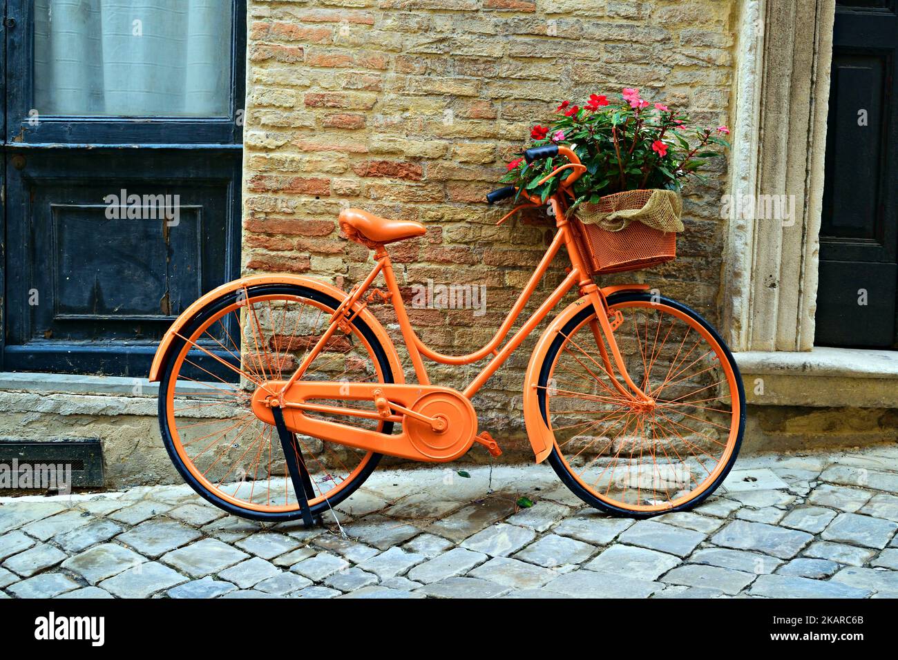 Vintage bicycle with basket hires stock photography and images Alamy