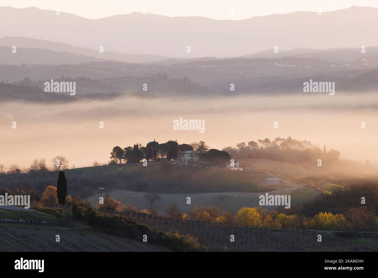 City in the fogs hi-res stock photography and images - Alamy