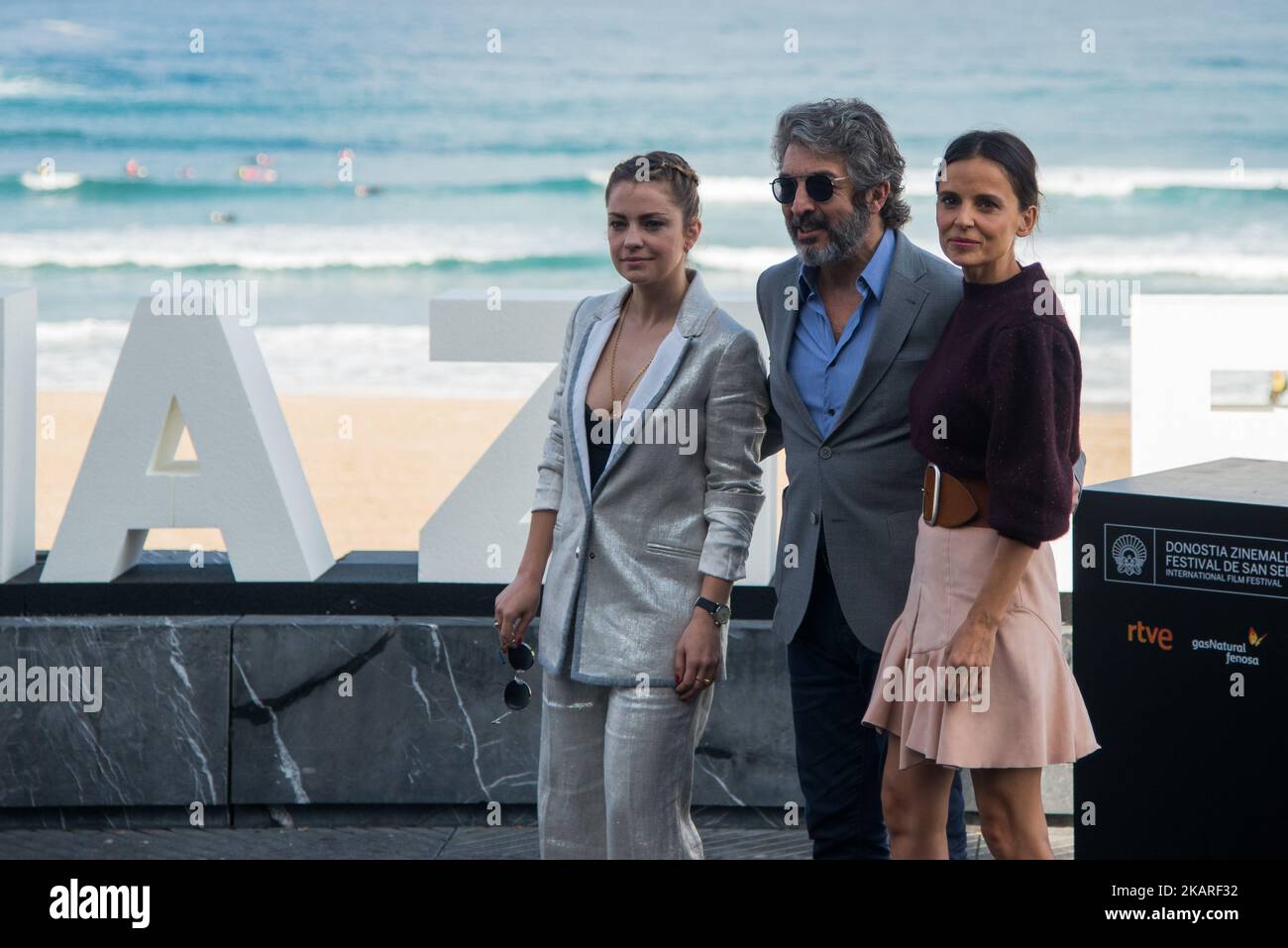 (L-R) Actress Dolores Fonzi, actor Ricardo Darin and actress Elena