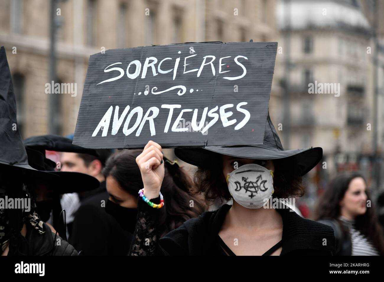 Women disguised in witches protest in Republique's place, in Paris, France, on the 28 September 2017 for the right in Europe to abort freely on the International IVG DAY. (Photo by Julien Mattia/NurPhoto) Stock Photo