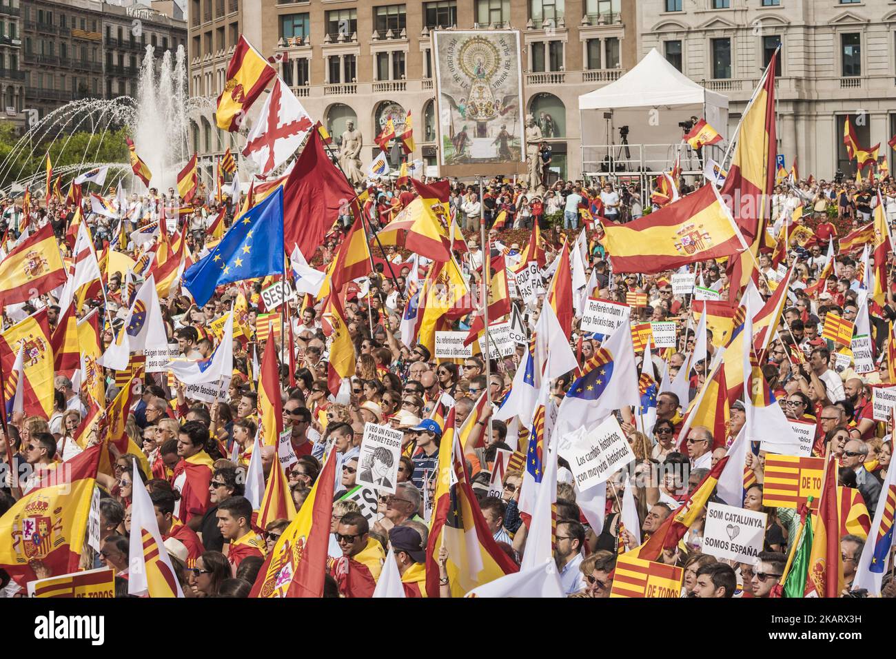 Thousands gather in Barcelona for a Spanish National Day Rally on October 12, 2017 in Barcelona, Spain. Spain marked its National Day with a show of unity by opponents of Catalonian independence, a day after the central government gave the region's separatist leader Carles Puigdemont until next week to clarify whether he intends to push ahead with separation. (Photo by Celestino Arce/NurPhoto) Stock Photo
