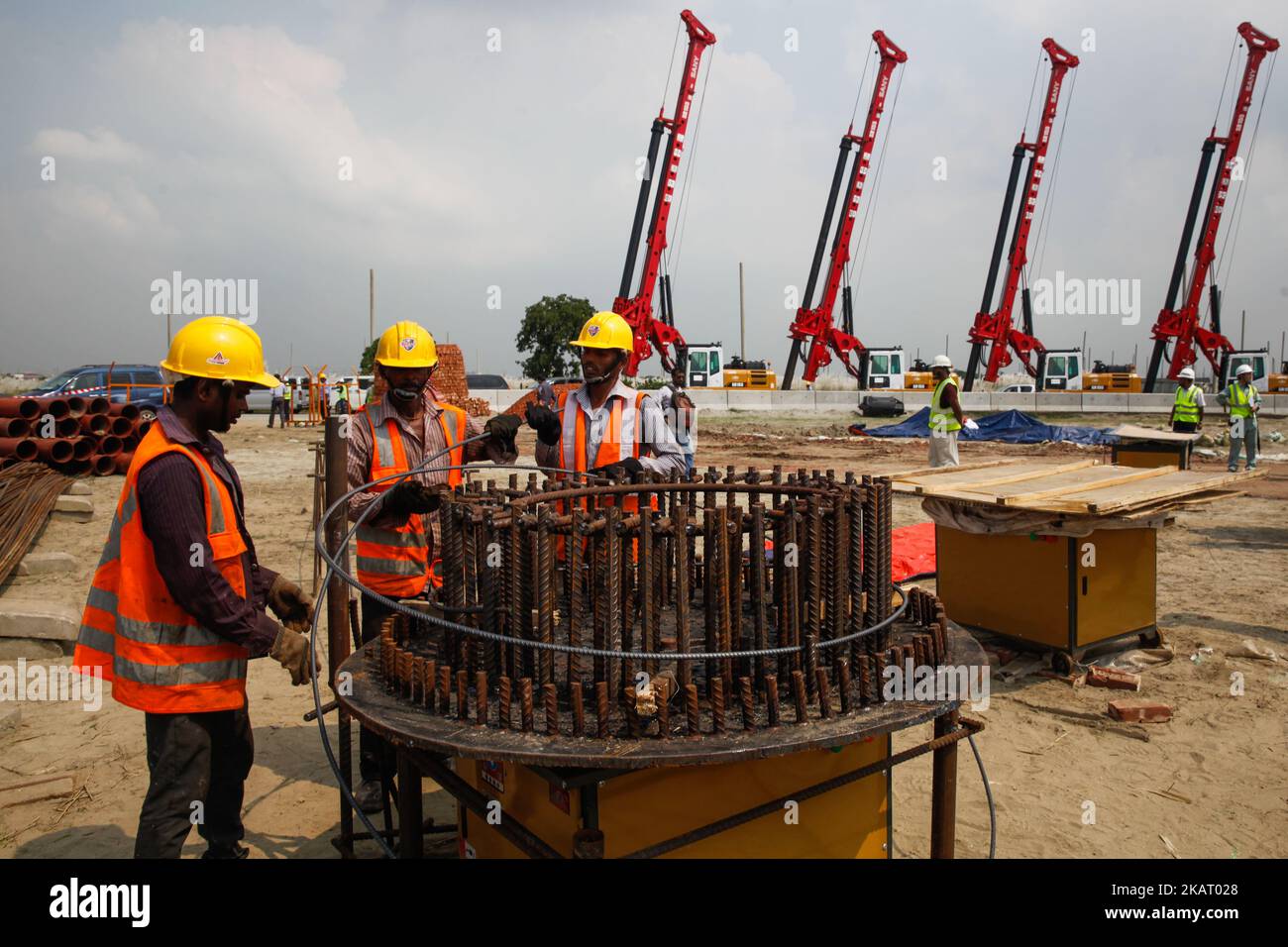 Bangladeshi construction workers working at the construction site of metro rail at Dhaka in Bangladesh on October 16, 2017. (Photo by Mehedi Hasan/NurPhoto) Stock Photo