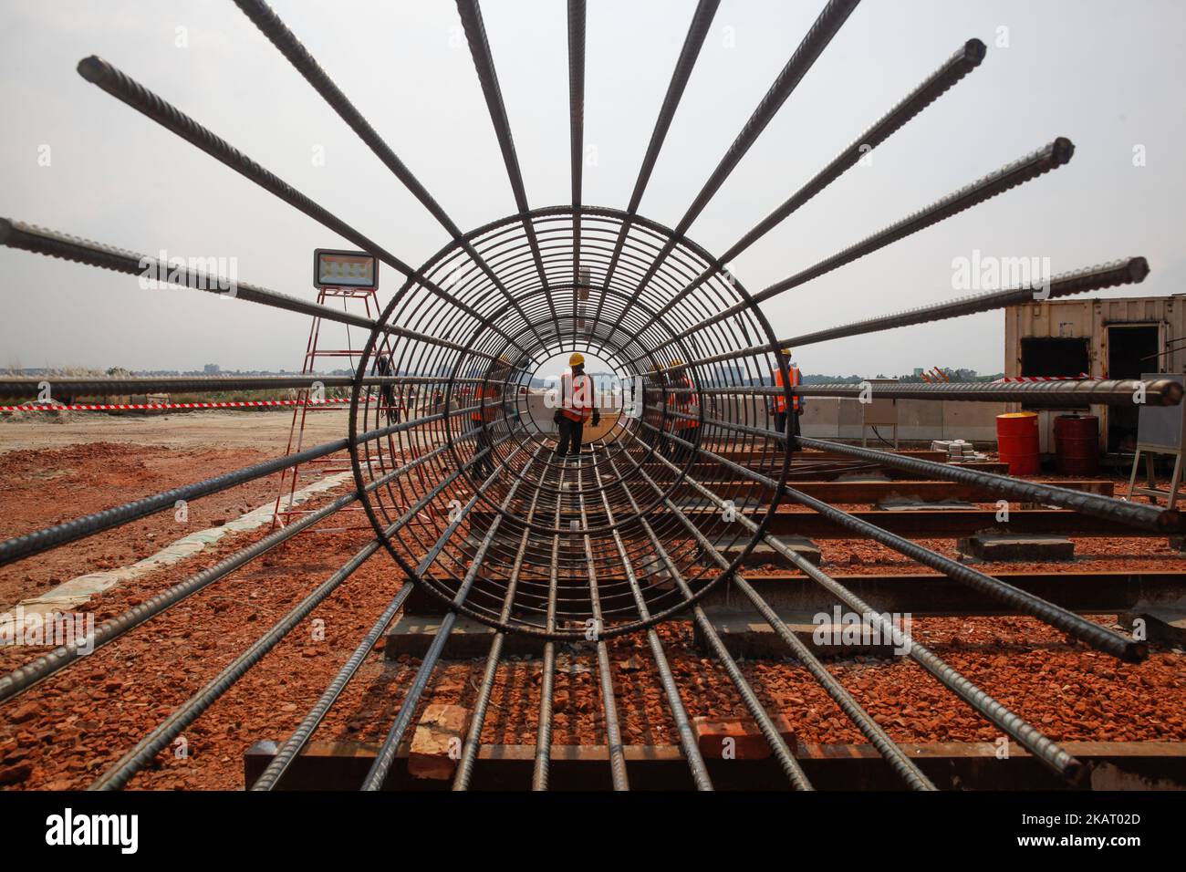 Bangladeshi construction workers working at the construction site of metro rail at Dhaka in Bangladesh on October 16, 2017. (Photo by Mehedi Hasan/NurPhoto) Stock Photo