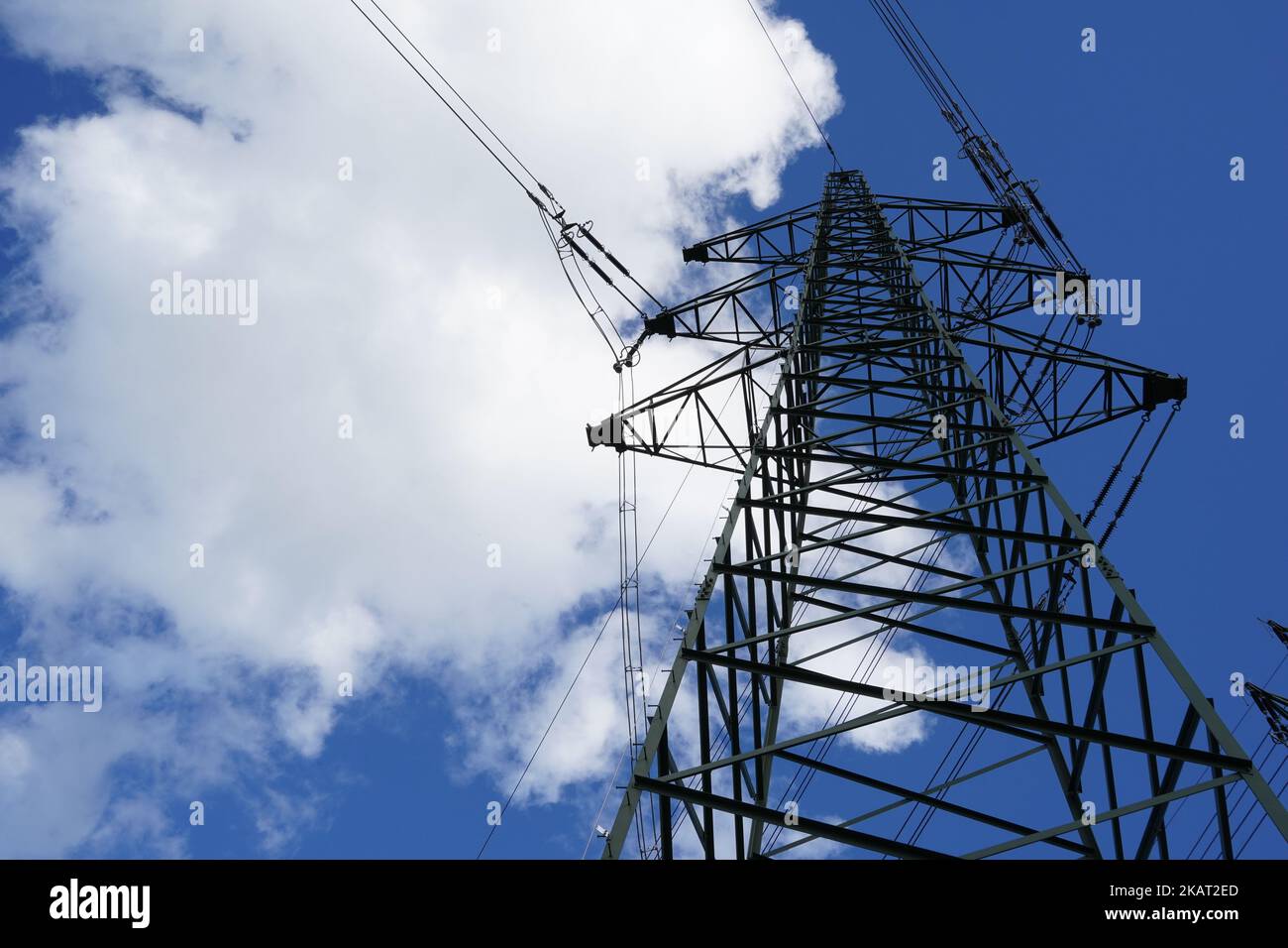 High voltage metal pylon for transfer of electricity with wires in