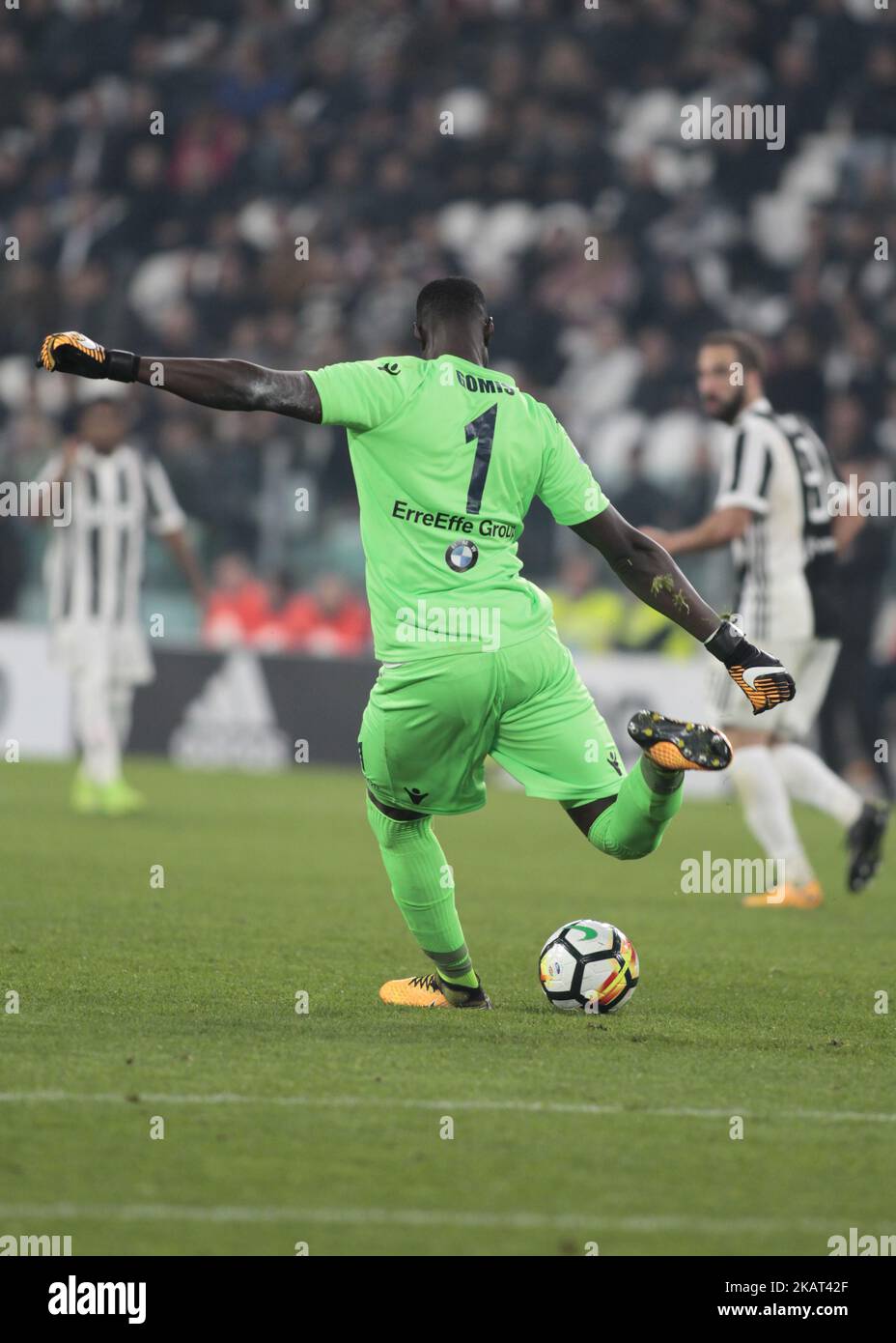 Alfred Gomis during Serie A match between Juventus v Spal, in Turin, Italy on October 25, 2017. (Photo by Loris Roselli/NurPhoto). Stock Photo