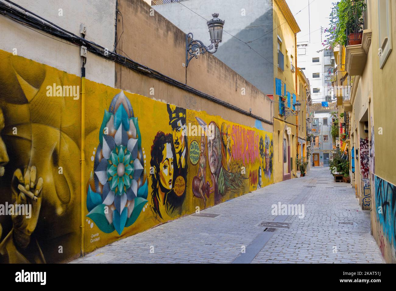 'If you love a revolution of cool aunts' Wall art, Calle de Cañete, Valencia, Spain Stock Photo