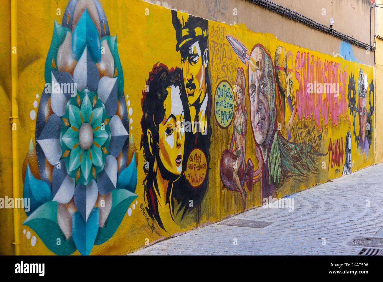 'If you love a revolution of cool aunts' Wall art, Calle de Cañete, Valencia, Spain Stock Photo