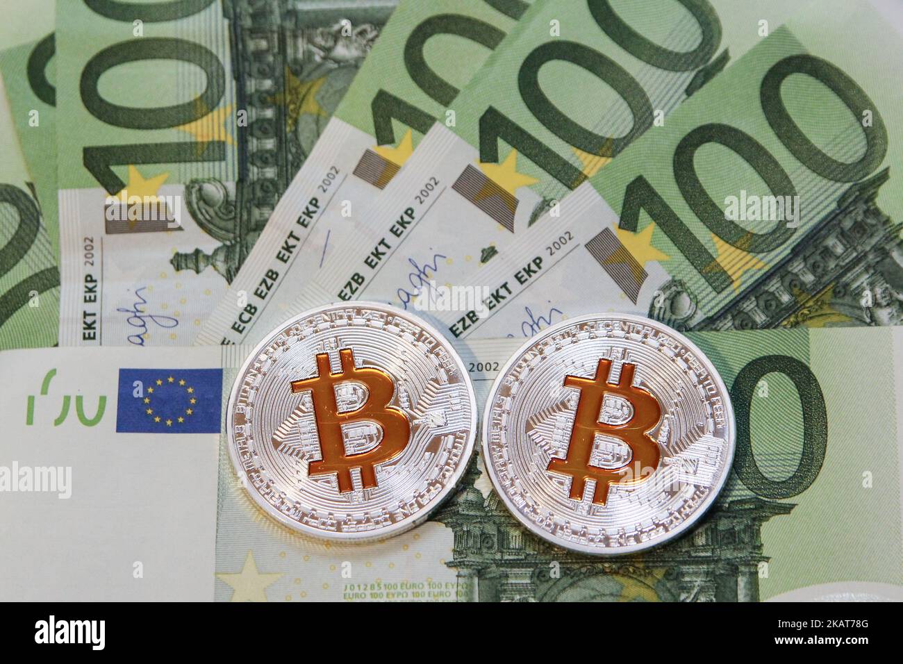 New 2017 notes and coins hi-res stock photography and images - Alamy