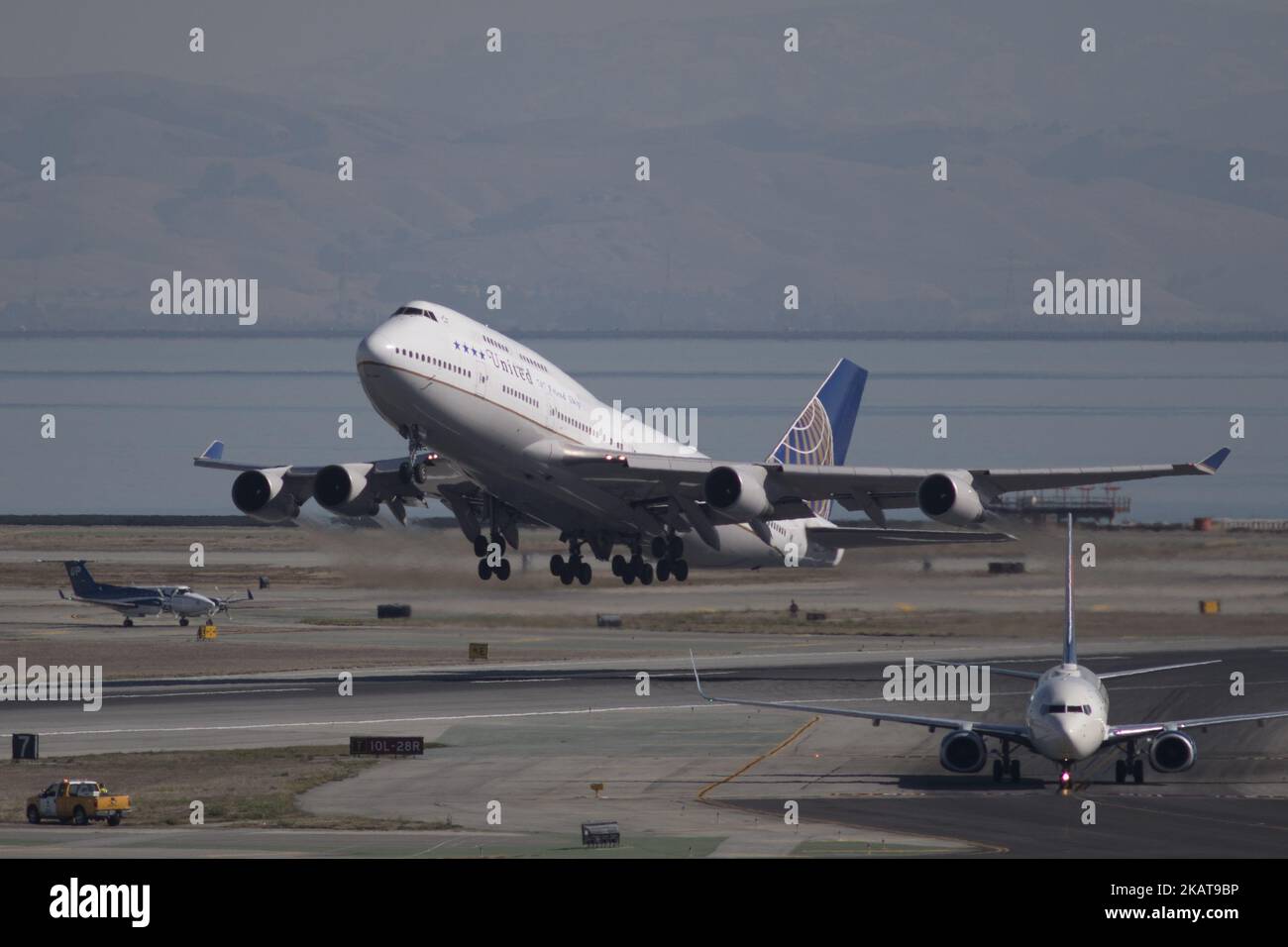 United airlines boeing 747 hi-res stock photography and United airlines boeing 747 hi-res stock photography and