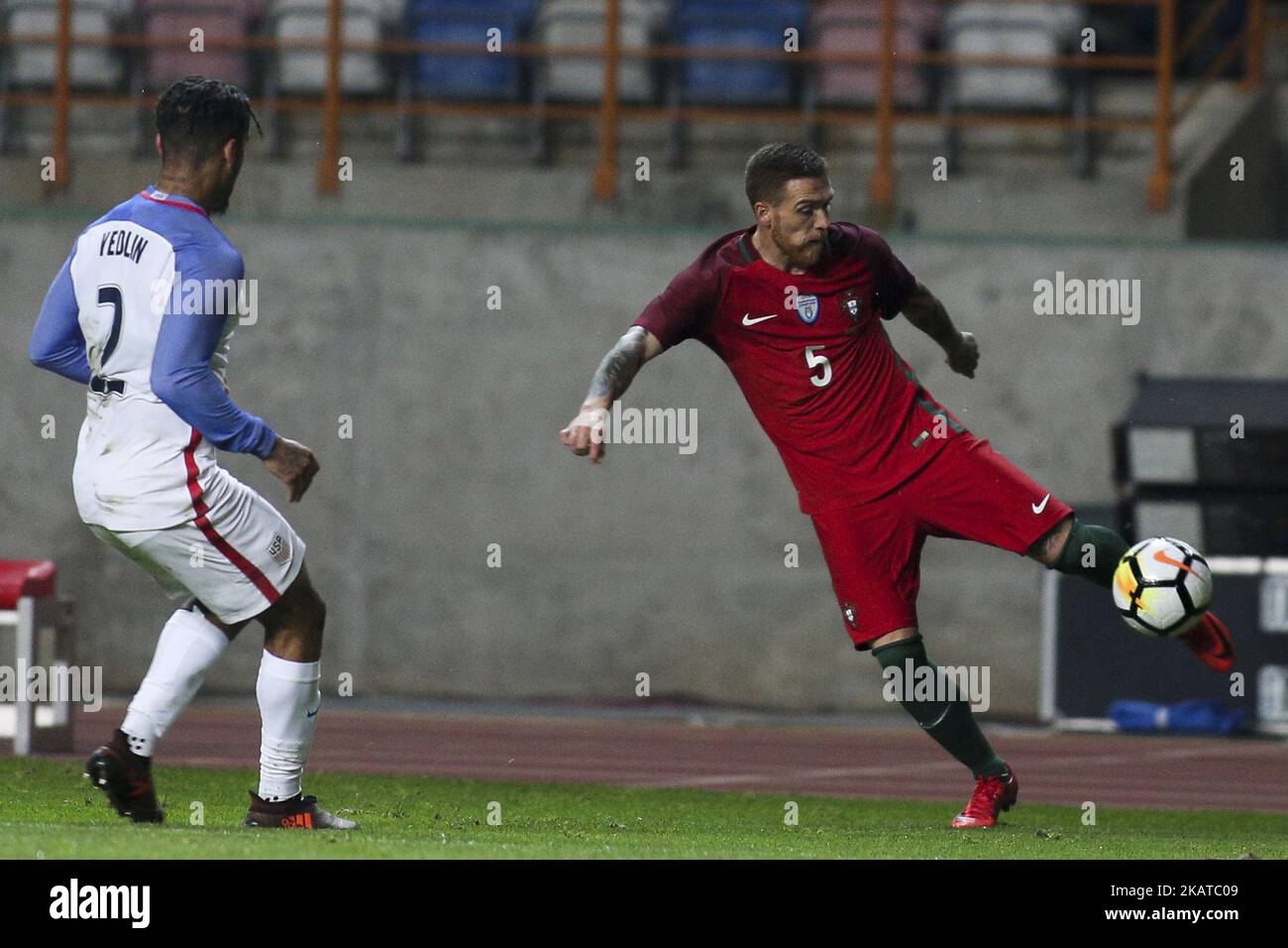 Antunes (R) vies with DeAndre Yedlin during the Friendly match football match between Portugal and USA at Municipal de Leiria Stadium in Leiria on November 14, 2017. (Photo by Carlos Costa/NurPhoto) Stock Photo