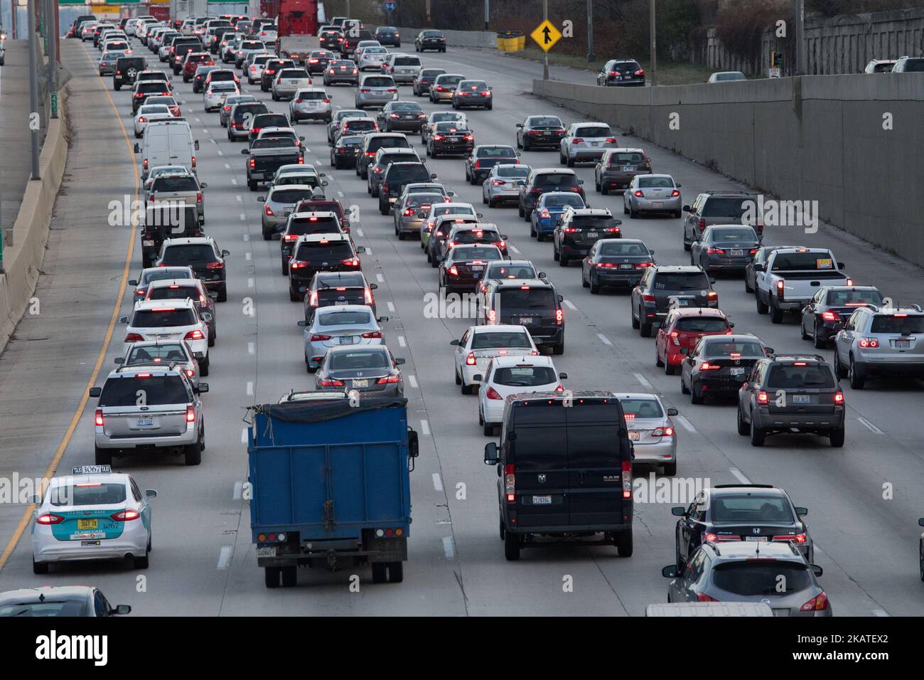 Masses Of Vehicles Move Slowly On The Montrose Ave Overpass At The 1 90 Masses Of Vehicles Move Slowly On The Montrose Ave Overpass At The 1 90