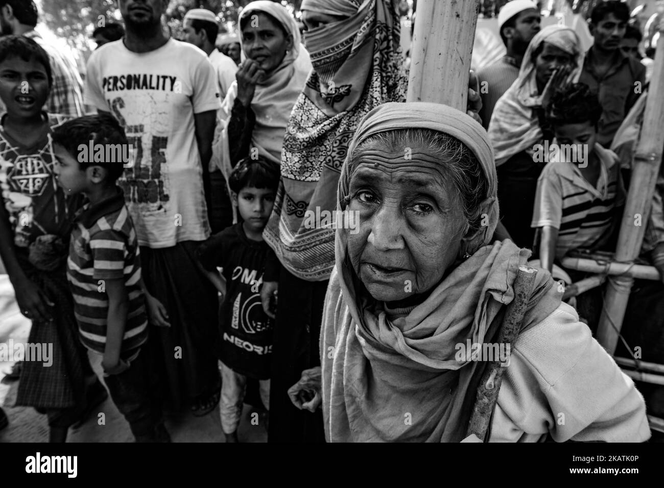 A Rohingya refugee old whoman waits to receive food aid from a local NGO at the Balukhali refugee camp near Cox's Bazar, Bangladesh, November 30, 2017. (Photo by Szymon Barylski/NurPhoto) Stock Photo