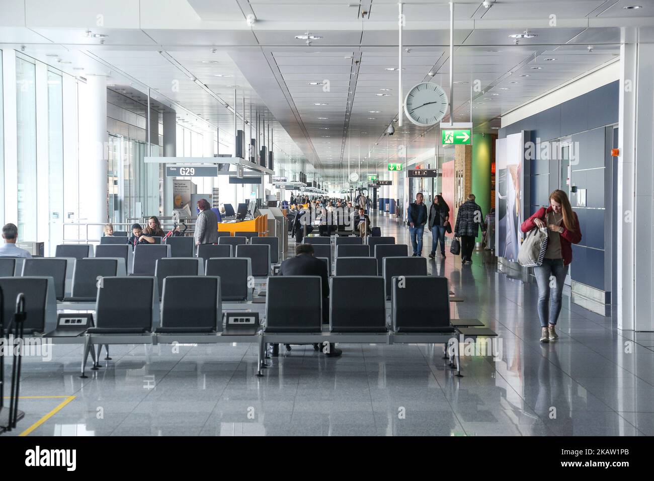 Airport arrivals screen hi-res stock photography and images - Page 8 - Alamy