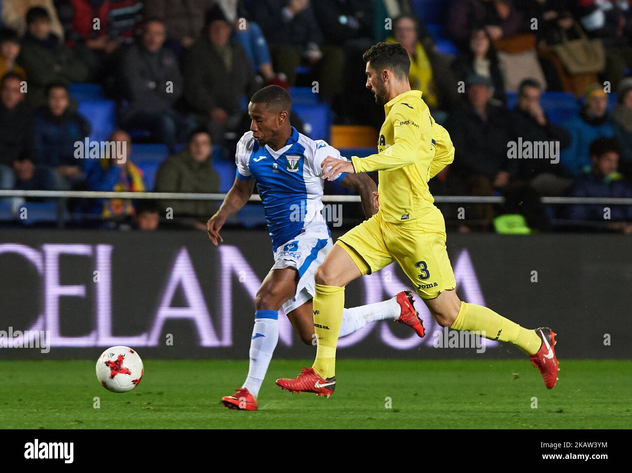 Alvaro Gonzalez of Villarreal CF and Claudio Beauvue of Club Deportivo Leganes during the Spanish Copa del Rey, Round of 16, match between Villarreal CF and Club Deportivo Leganes at Estadio de la Ceramica on January 10, 2018 in Vila-real, Spain. (Photo by Maria Jose Segovia/NurPhoto) Stock Photo