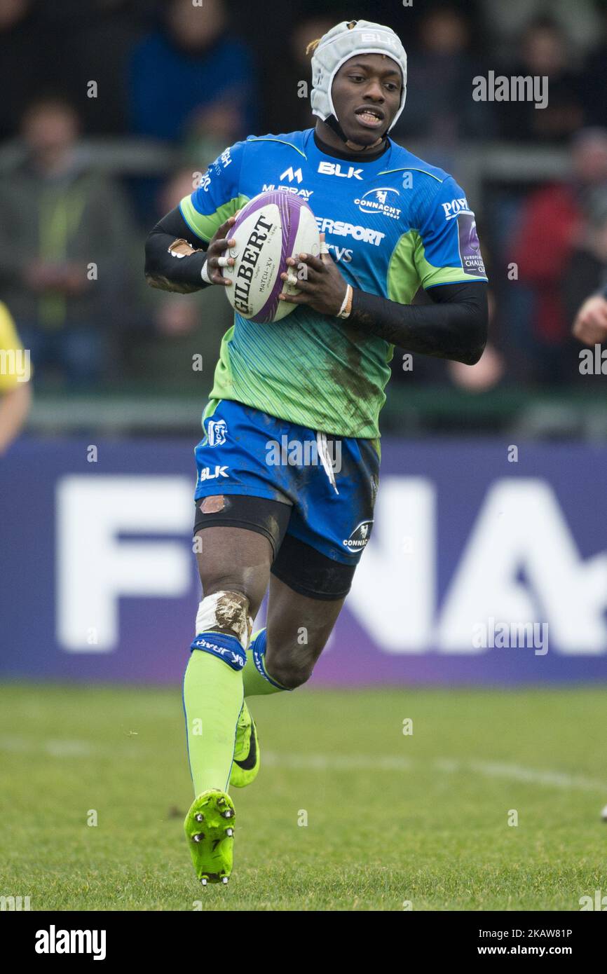 Niyi Adeolokun of Connacht runs with the ball during the European Rugby  Challenge Cup Round 6 between Connacht Rugby and Oyonnax at the  Sportsground in Galway, Ireland on January 20, 2018 (Photo