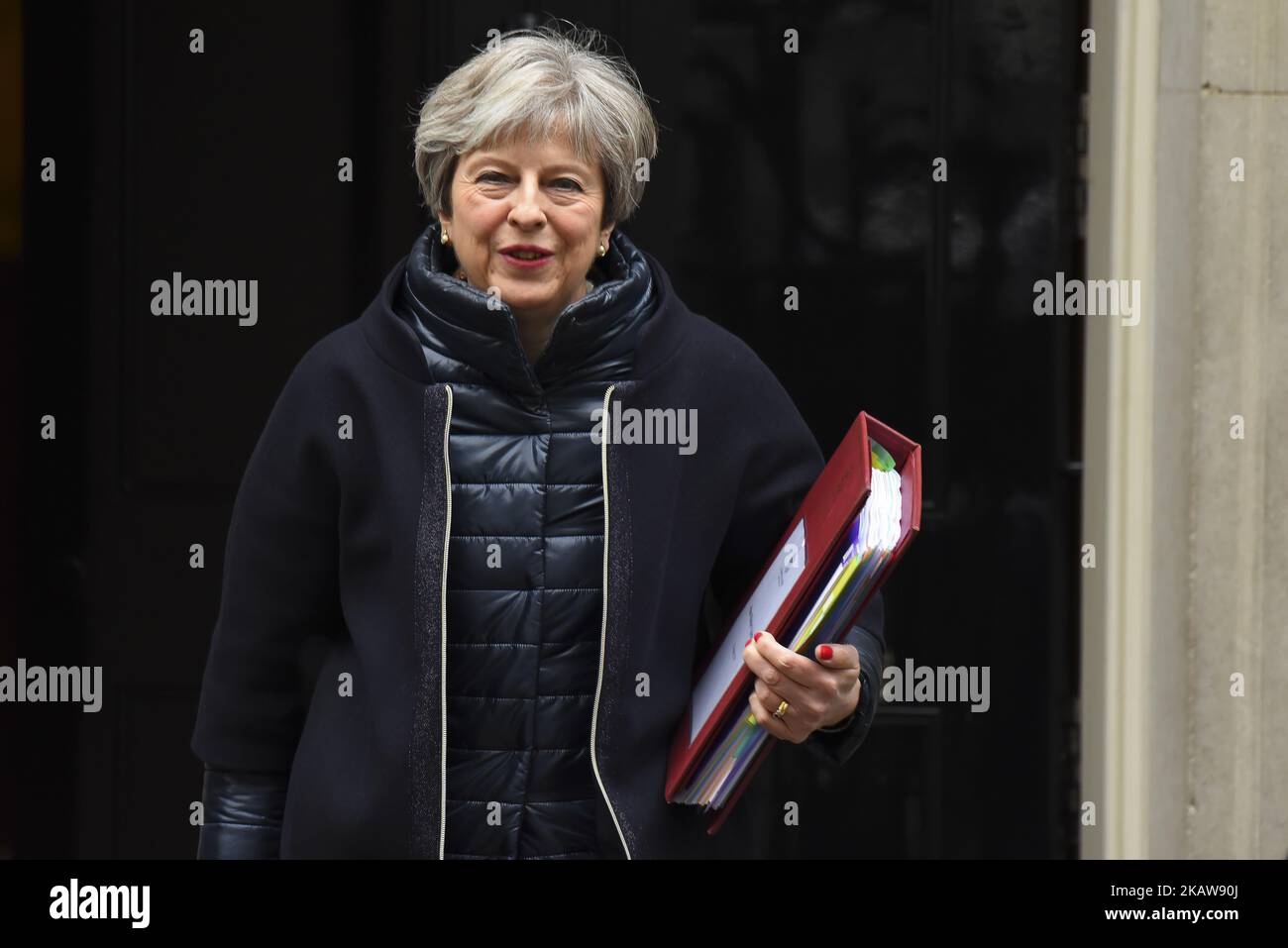 Britain's Prime Minister Theresa May leaves 10 Downing street for the weekly Prime Minister Question (PMQ) session in the House of Commons in London on January 24, 2018.Theresa May will travel to Davos, Switzerland for the World Economic Forum, where she is to speak on January 25. (Photo by Alberto Pezzali/NurPhoto) Stock Photo
