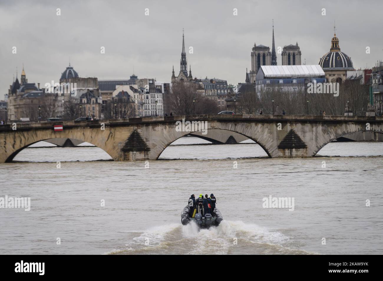 Members of Paris Fire Brigade on the flooded banks of the Seine river in Paris. The Seine continued to rise on January 25, 2018, flooding streets and putting museums on an emergency footing as record rainfall pushed rivers over their banks across northeastern France. (Photo by Julien Mattia/NurPhoto) Stock Photo