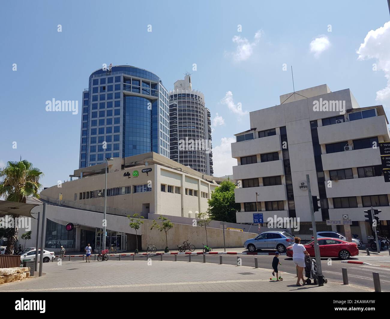 The Bauhaus style white houses in Tel Aviv City Stock Photo