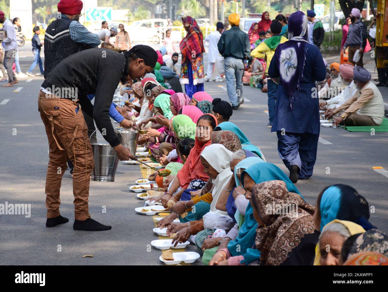 Sikh community members serve 'langar' or lunch along Akbar road to demonstrators who gathered to demand arrest of Congress leader Jagdish Tytler for his alleged role in the 1984 anti-Sikh riots in New Delhi on 9th February, 2018. (Photo by Sahiba Chawdhary/NurPhoto) Stock Photo