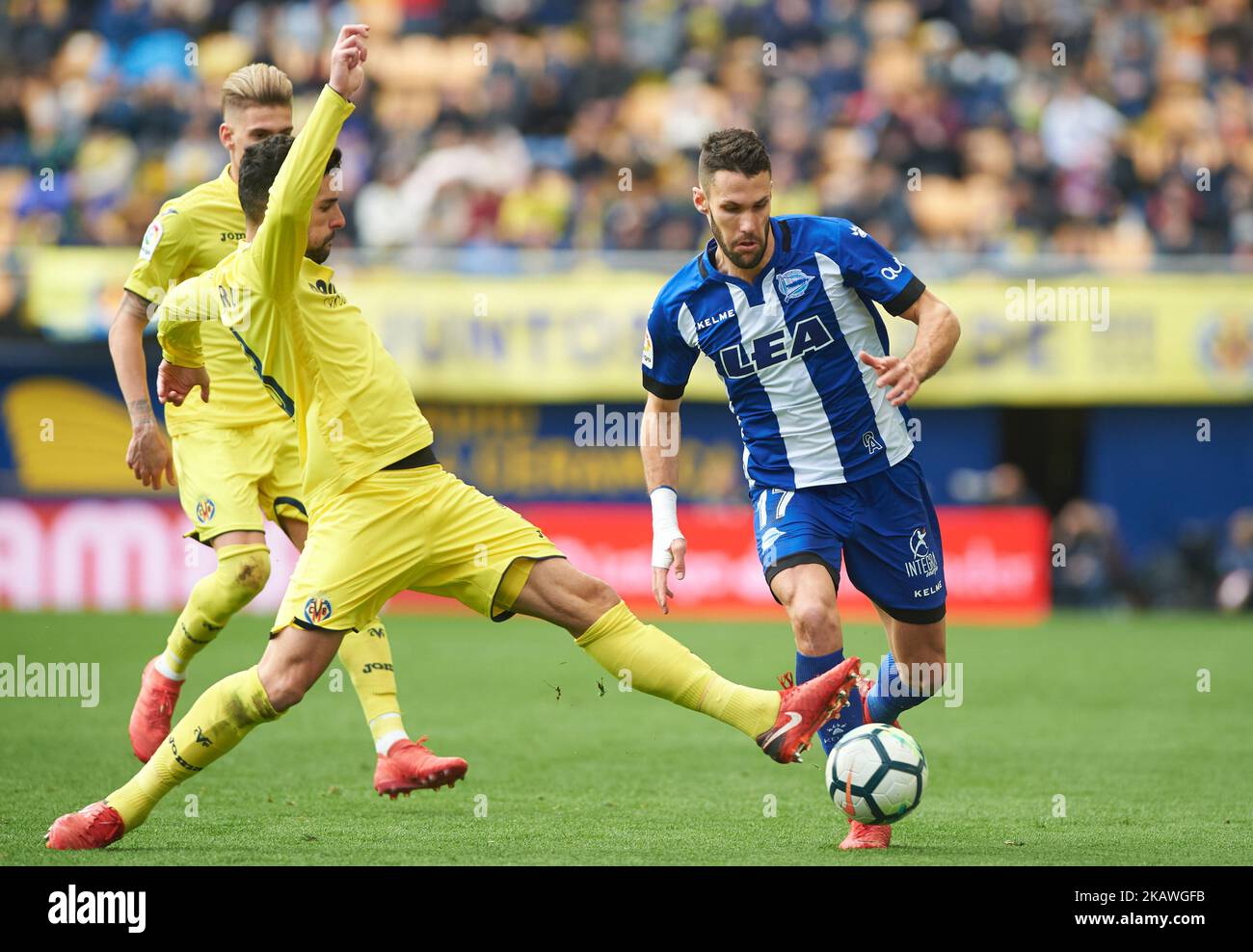 Alvaro Gonzalez of Villarreal CF and Alfonso Pedraza of Club Deportivo Alaves during the La Liga match between Villarreal CF and Club Deportivo Alaves at Estadio de la Ceramica, on February 10, 2018 in Vila-real, Spain (Photo by Maria Jose Segovia/NurPhoto) Stock Photo