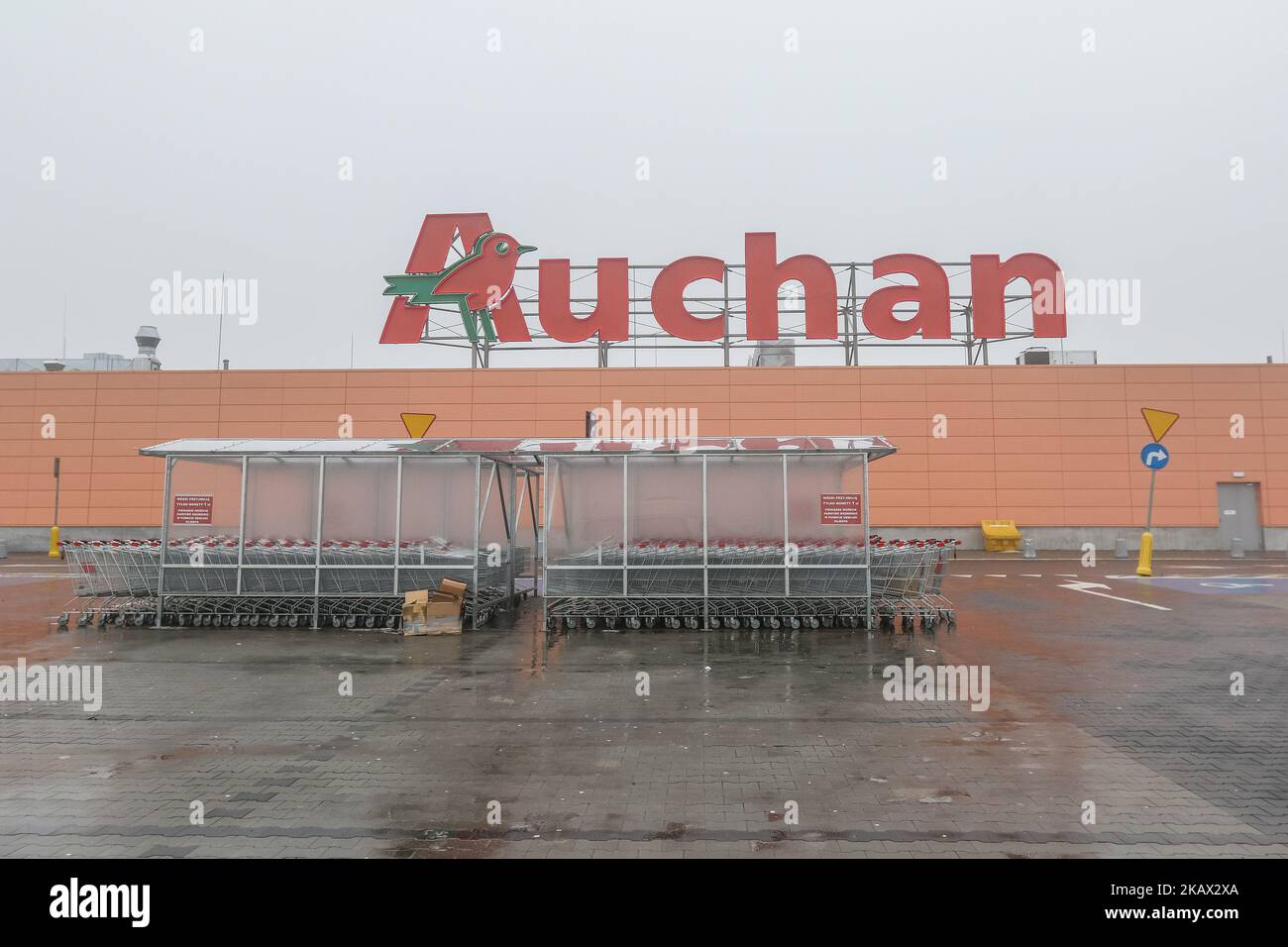 Auchan shopping hi-res stock photography and images - Page 9 - Alamy
