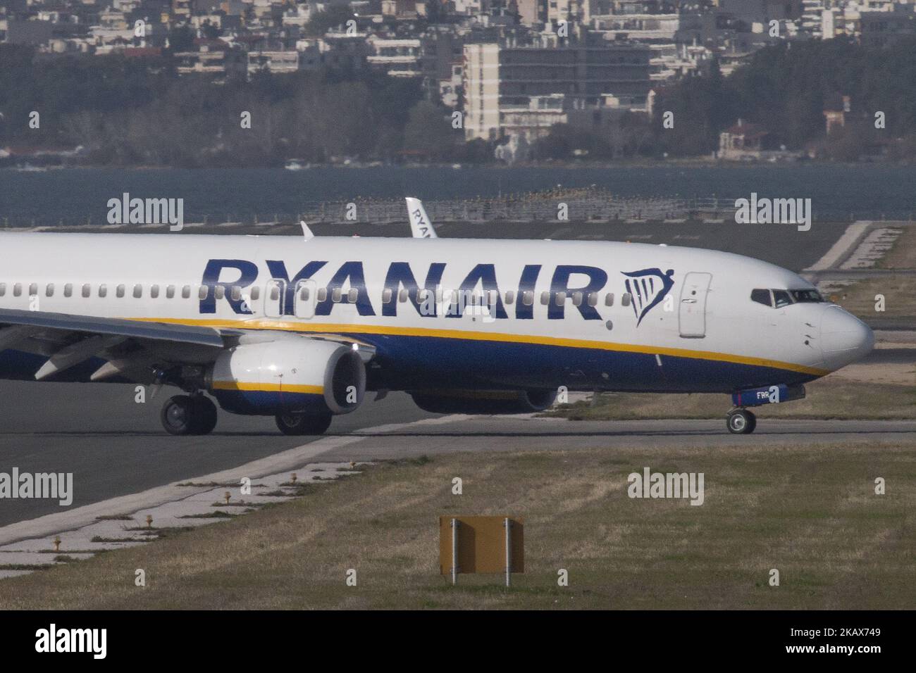 737 700 ryanair hi-res stock photography and images - Alamy