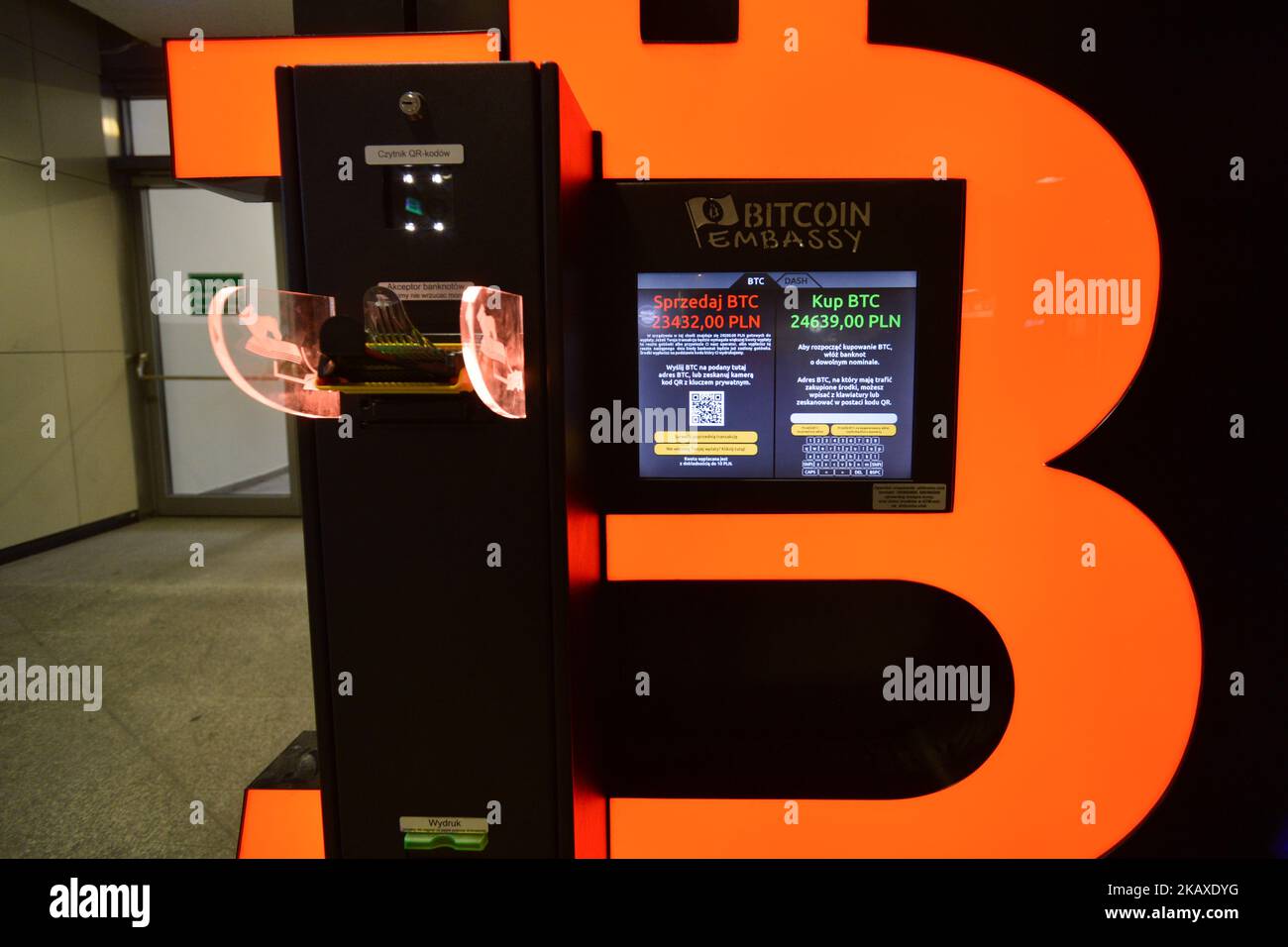 Atm bitcoin hi-res stock photography and images - Alamy