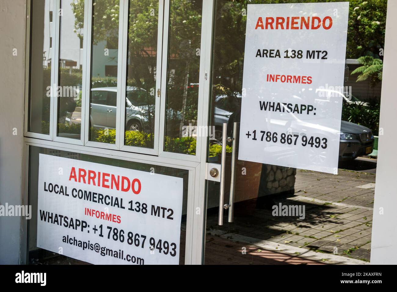 Bogota Colombia,El Chico Carrera 11,sign window rent lease commercial