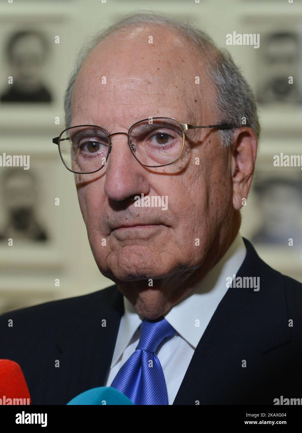 Former US peace envoy to Northern Ireland George Mitchell in front of John Hume picture during a photocall ahead of a major speech on the Good Friday Agreement, at Hugh Lane Gallery in Dublin. On Monday, April 9, 2018, in Dublin, Ireland. (Photo by Artur Widak/NurPhoto)  Stock Photo