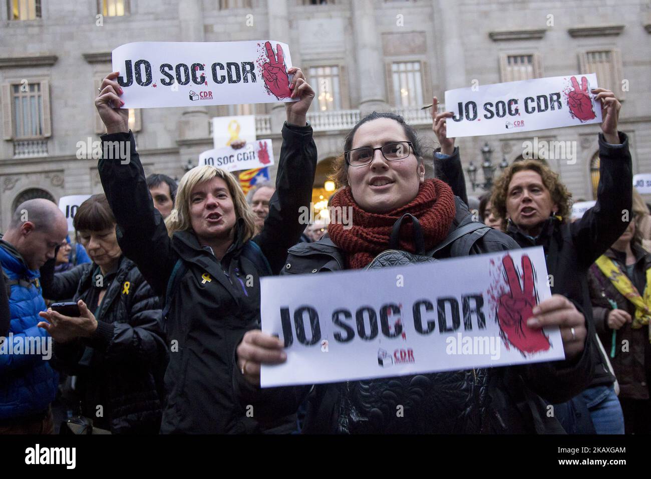 Thousands of protesters support the pro-independence activist arrested by Guardia Civil (spanish military police) and Mossos d'Esquadra (Catalan autonomous police) linked to the CDR (Comitès de Defensa de la República - Republlic's Defenders Comitee), holding banners with the text 'Jo sóc CDR' (I'm CDR) in Catalonia in Barcelona, Catalonia, Spain on April 10, 2018. (Photo by Miquel Llop/NurPhoto) Stock Photo