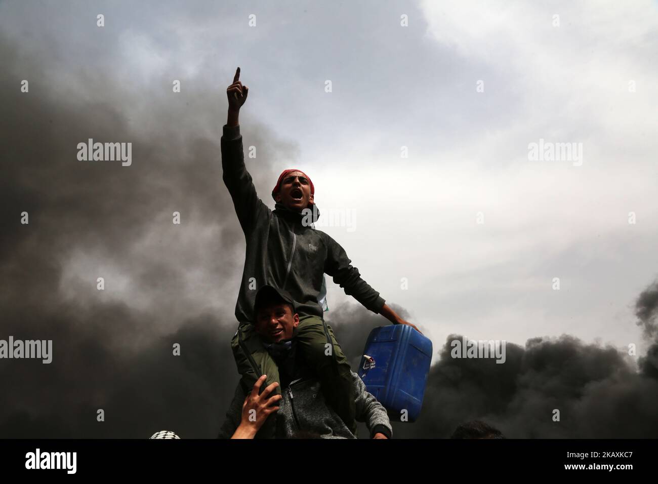 Flying Rags Palestine kites hi-res stock photography and images - Alamy