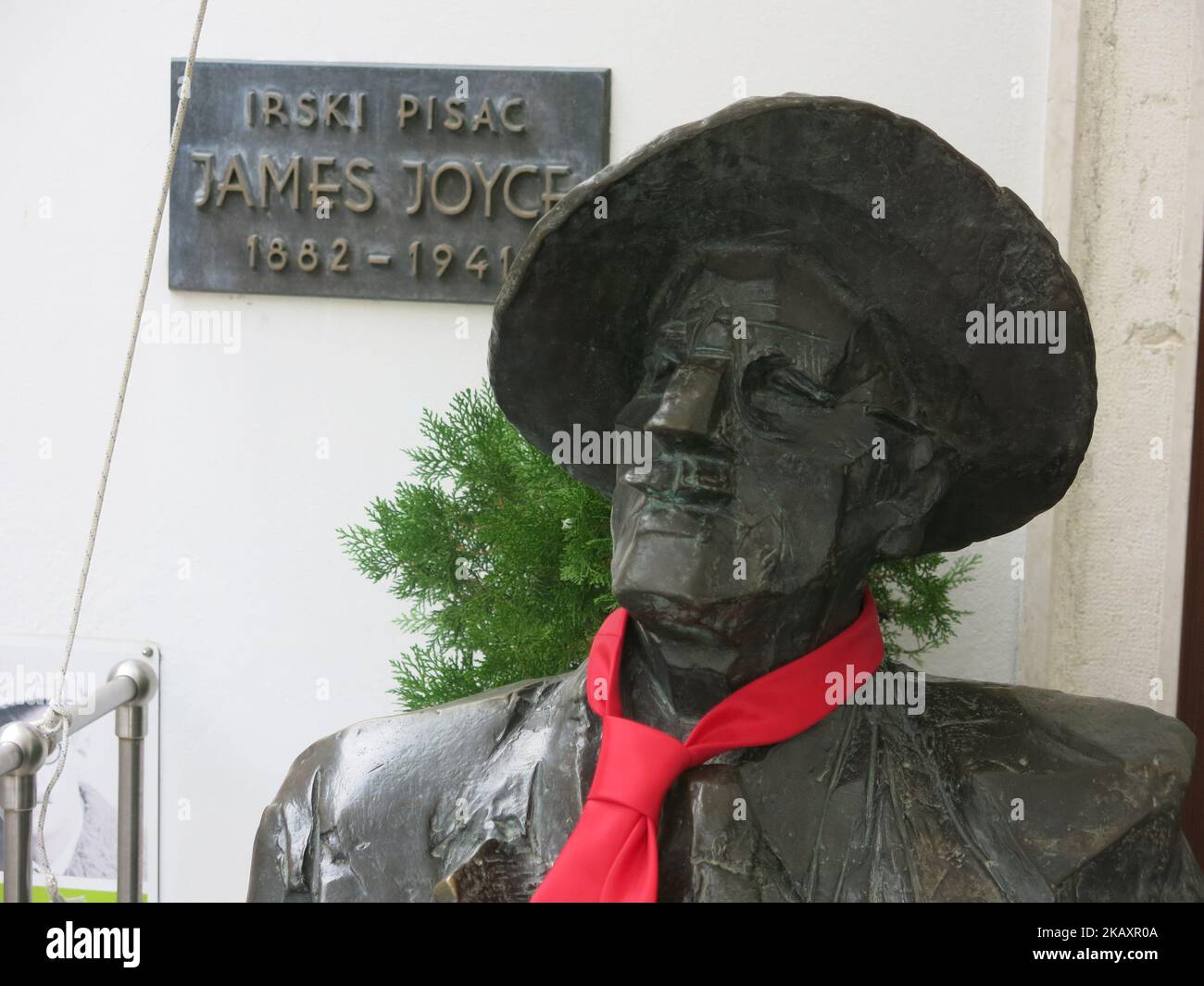 James joyce statue croatia hi-res stock photography and images - Alamy