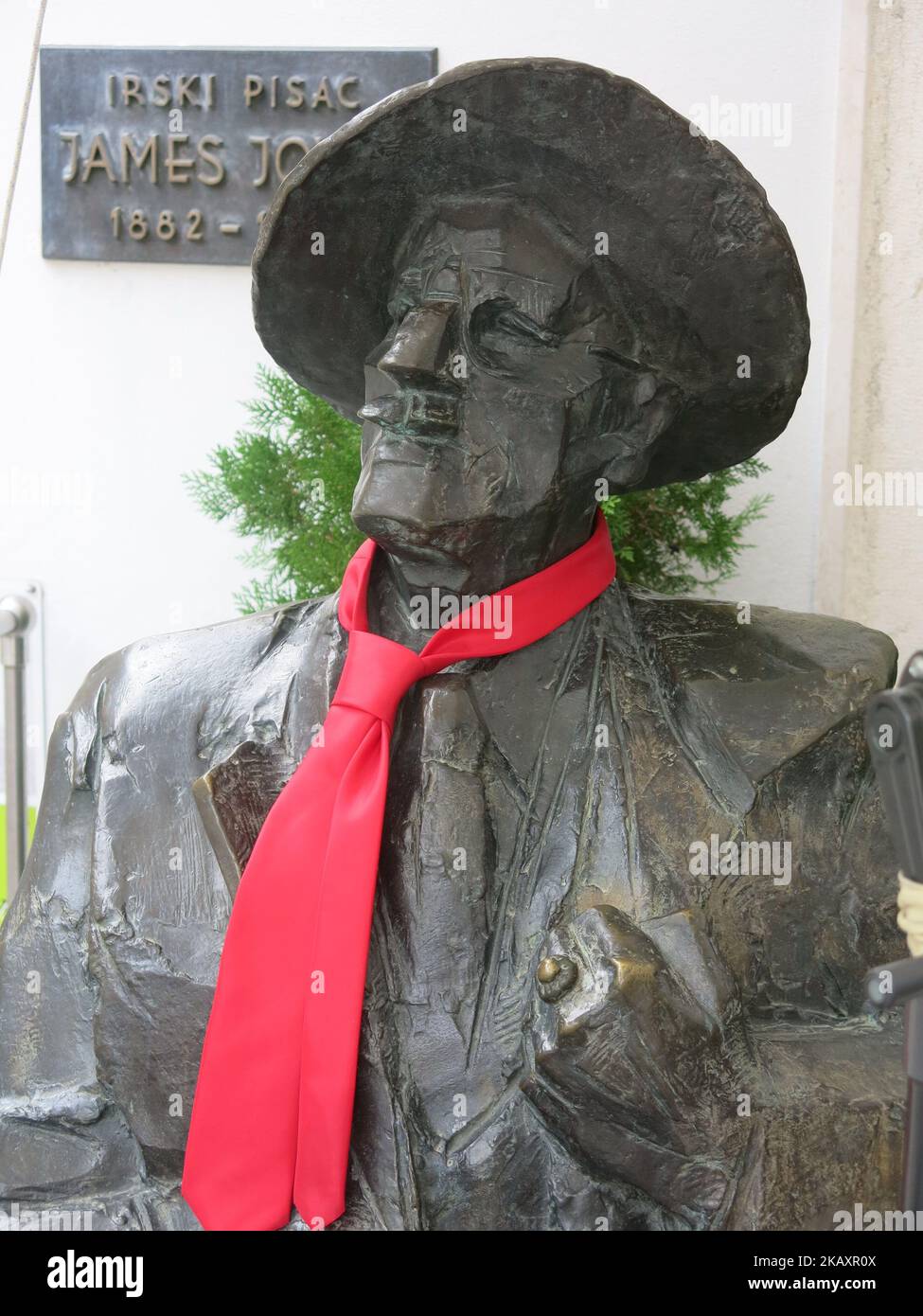 James joyce statue croatia hi-res stock photography and images - Alamy