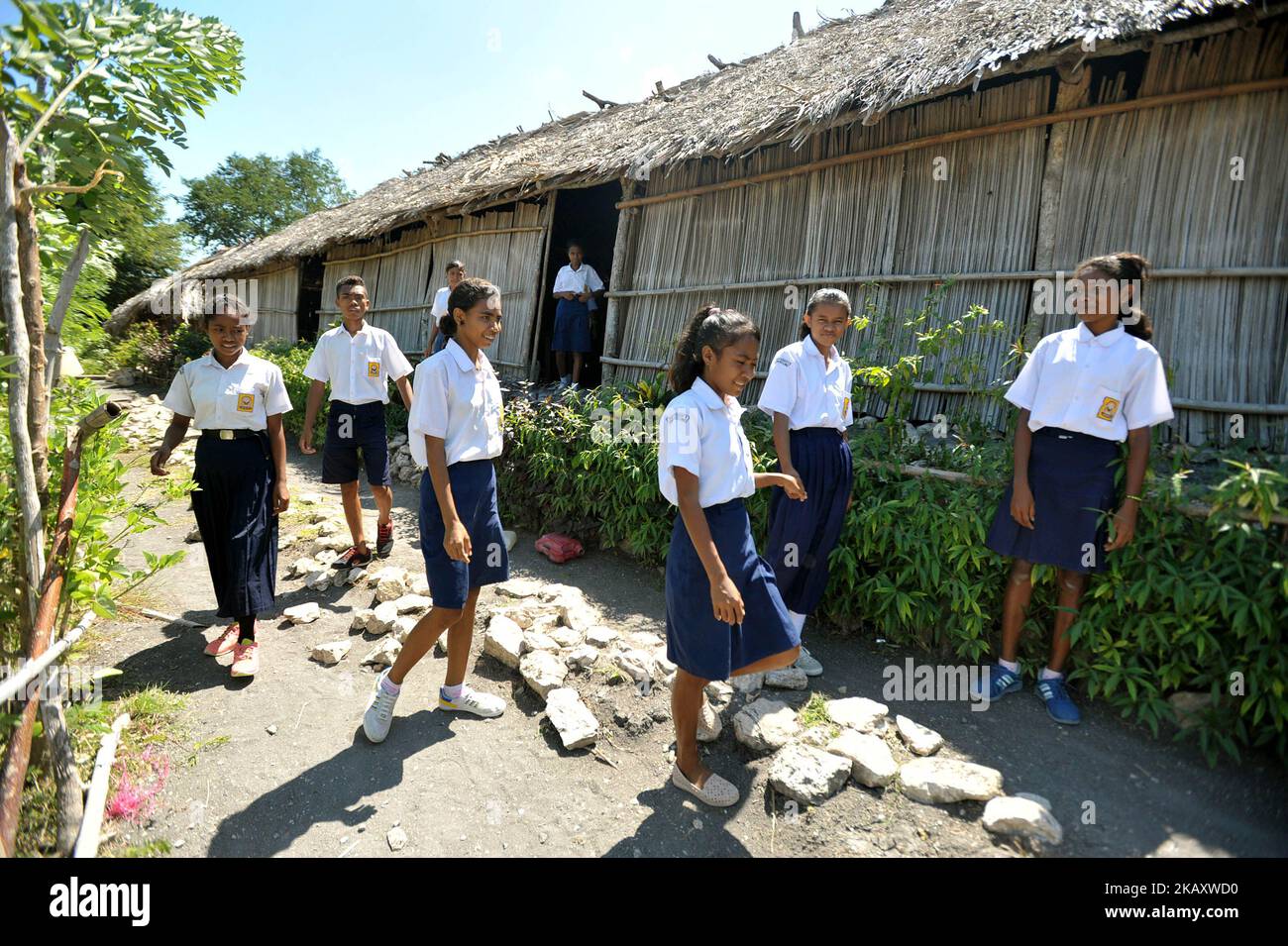 Junior High school students study in makeshift school buildings with dirt floors and thatched roofs and very poor facilities at Amabi Oefeto Timur, Kupang, East Nusa Tenggara (NTT), Indonesia, At Mai, 08, 2018. since three years ago, since the school was built on the self-supporting community until now not yet have adequate building facilities and adequate, so that in summer the students and teachers have to learn in the dust and mud during the rainy season, while the distance school with city government, East Nusa Tenggara Education Quality Assurance as many as 5000 school classrooms in NTT d Stock Photo
